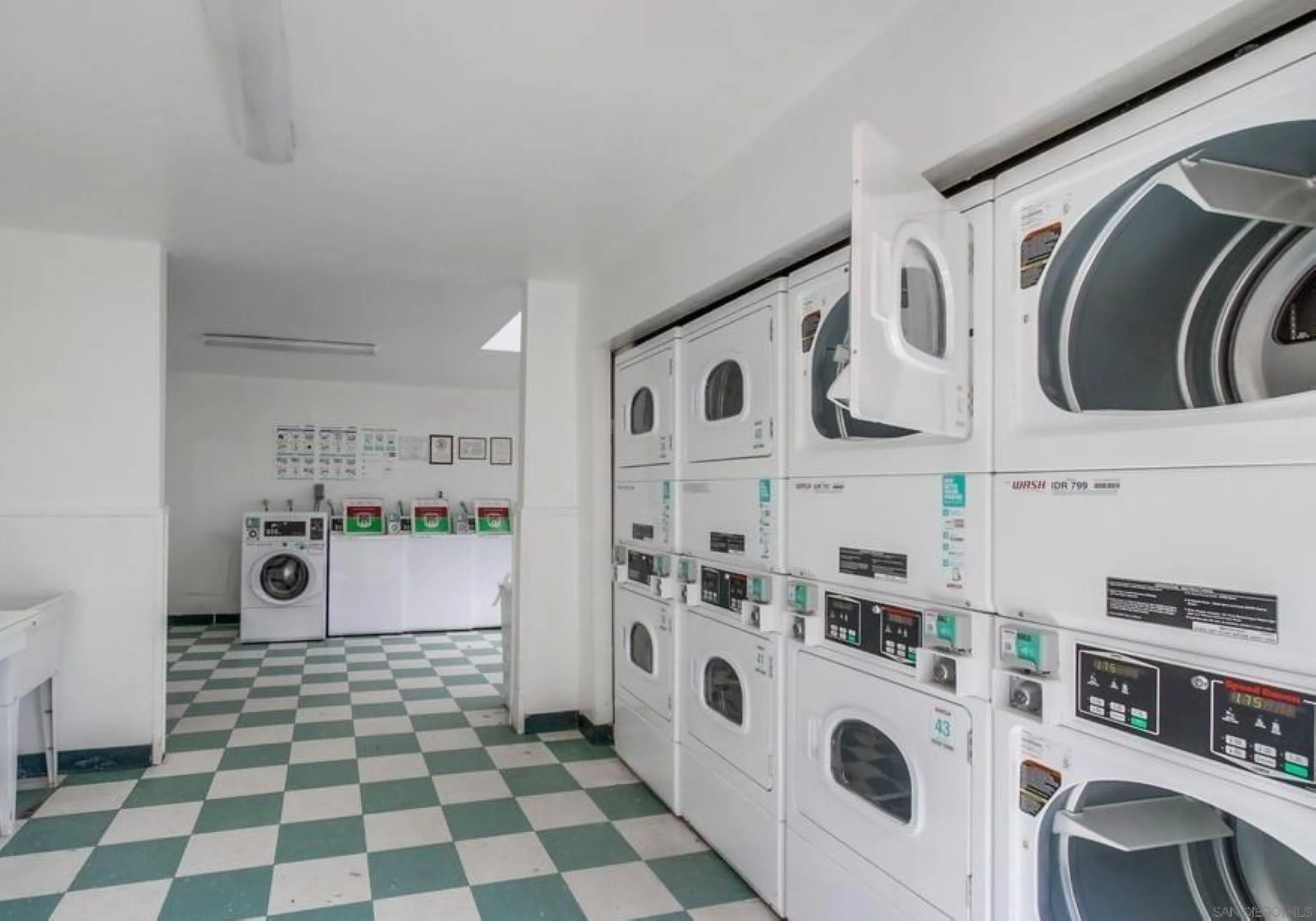 https://cdn.realtyfeed.com/cdn/127/260003501/4323a0c0a31bc9025815f4f9bb3834cc.webp