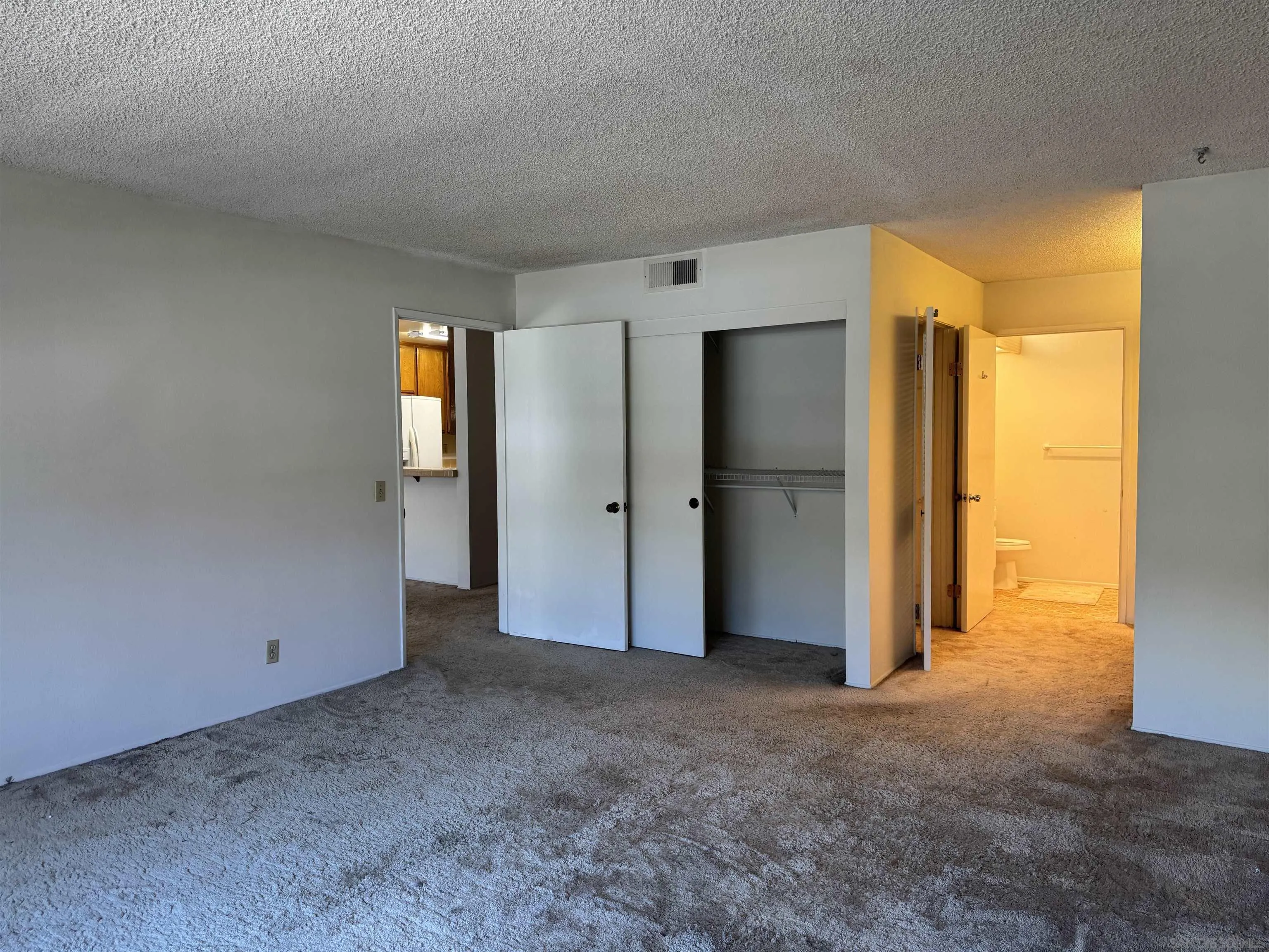 Photo #11: 260003511 Listing: Photo #11