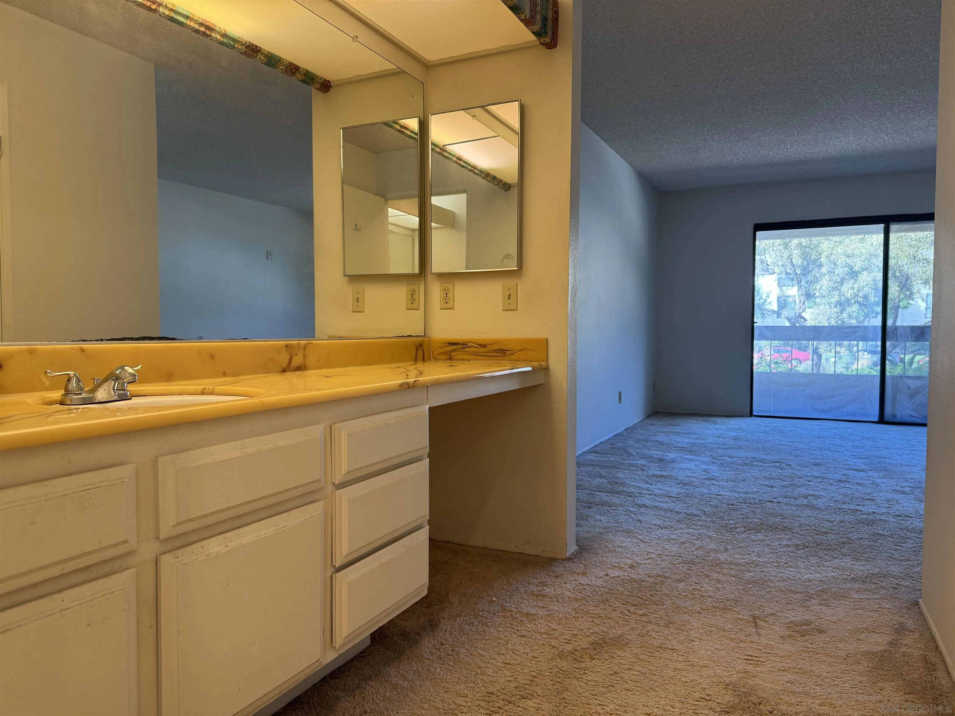 Photo #8: 260003511 Listing: Photo #8