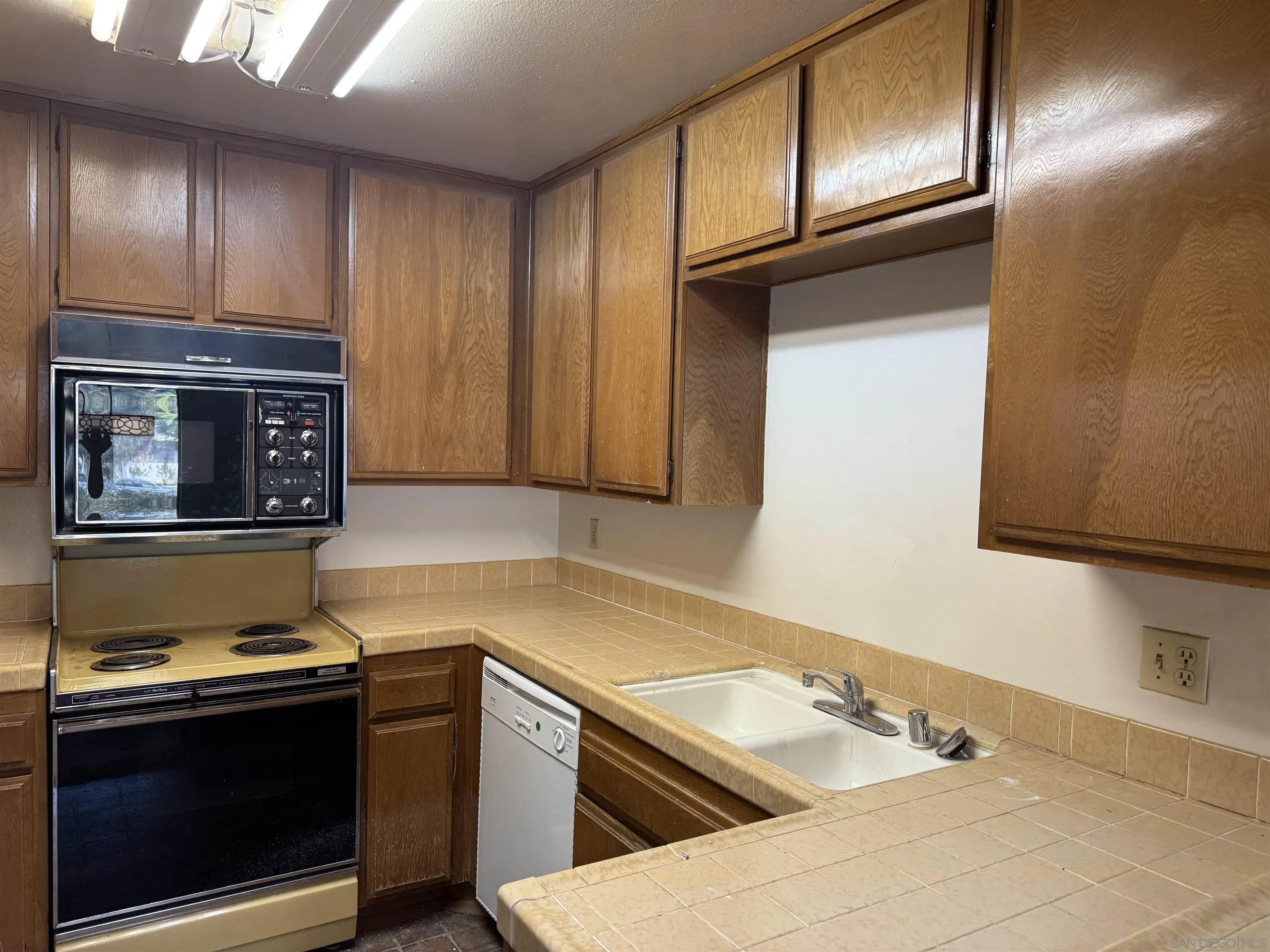 Photo #4: 260003511 Listing: Photo #4