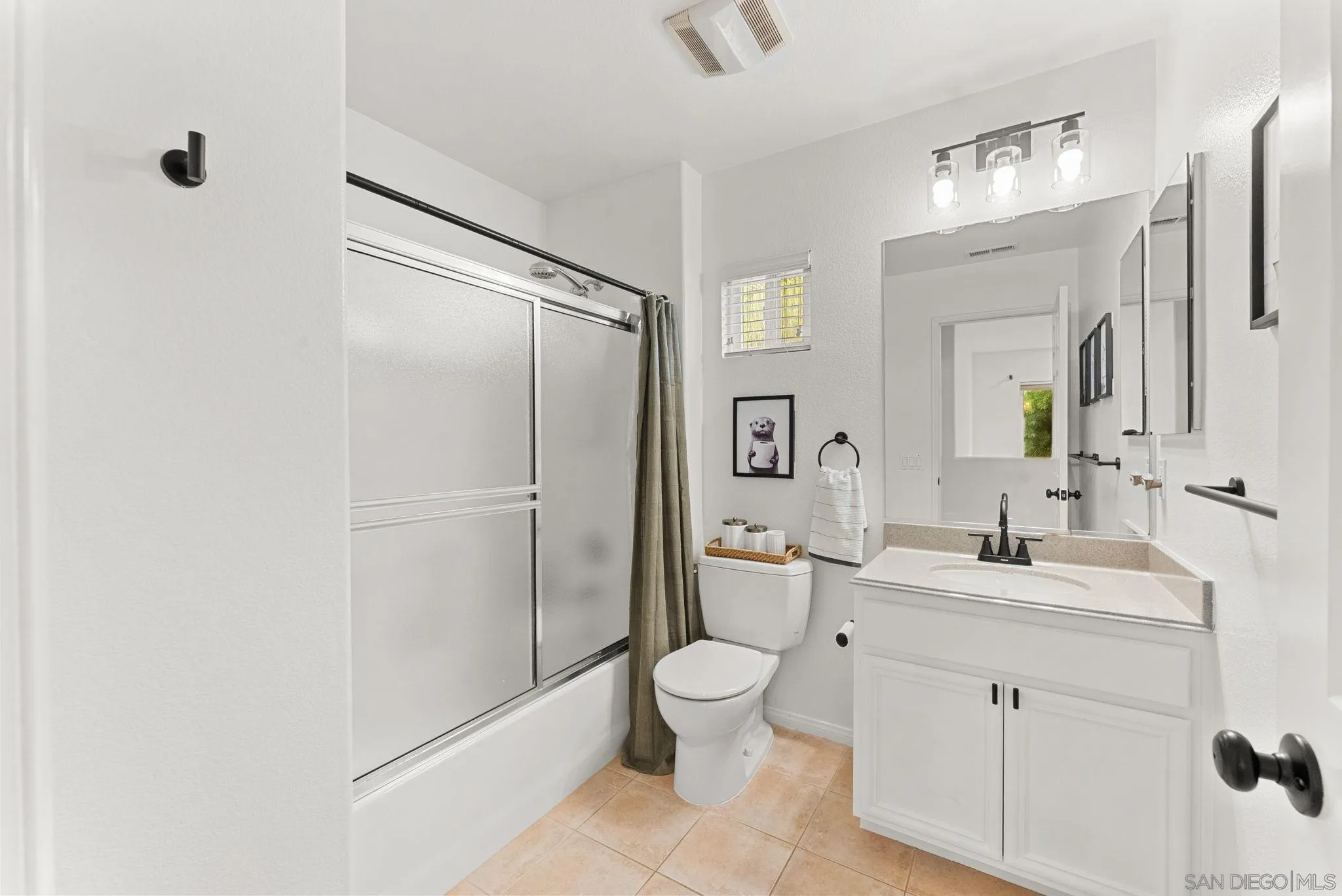 https://cdn.realtyfeed.com/cdn/127/260003512/07d6f3b850f0c56e52ab2f26a51ad93f.webp