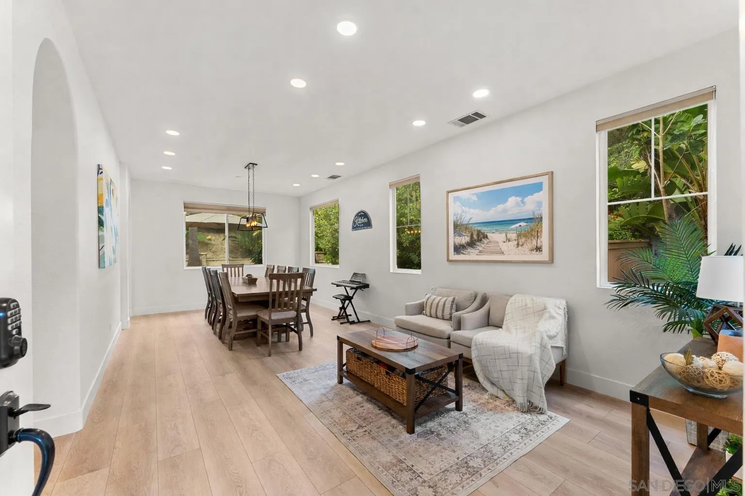 https://cdn.realtyfeed.com/cdn/127/260003512/170adeed1d3fd6c1f08417af70ae1e8c.webp