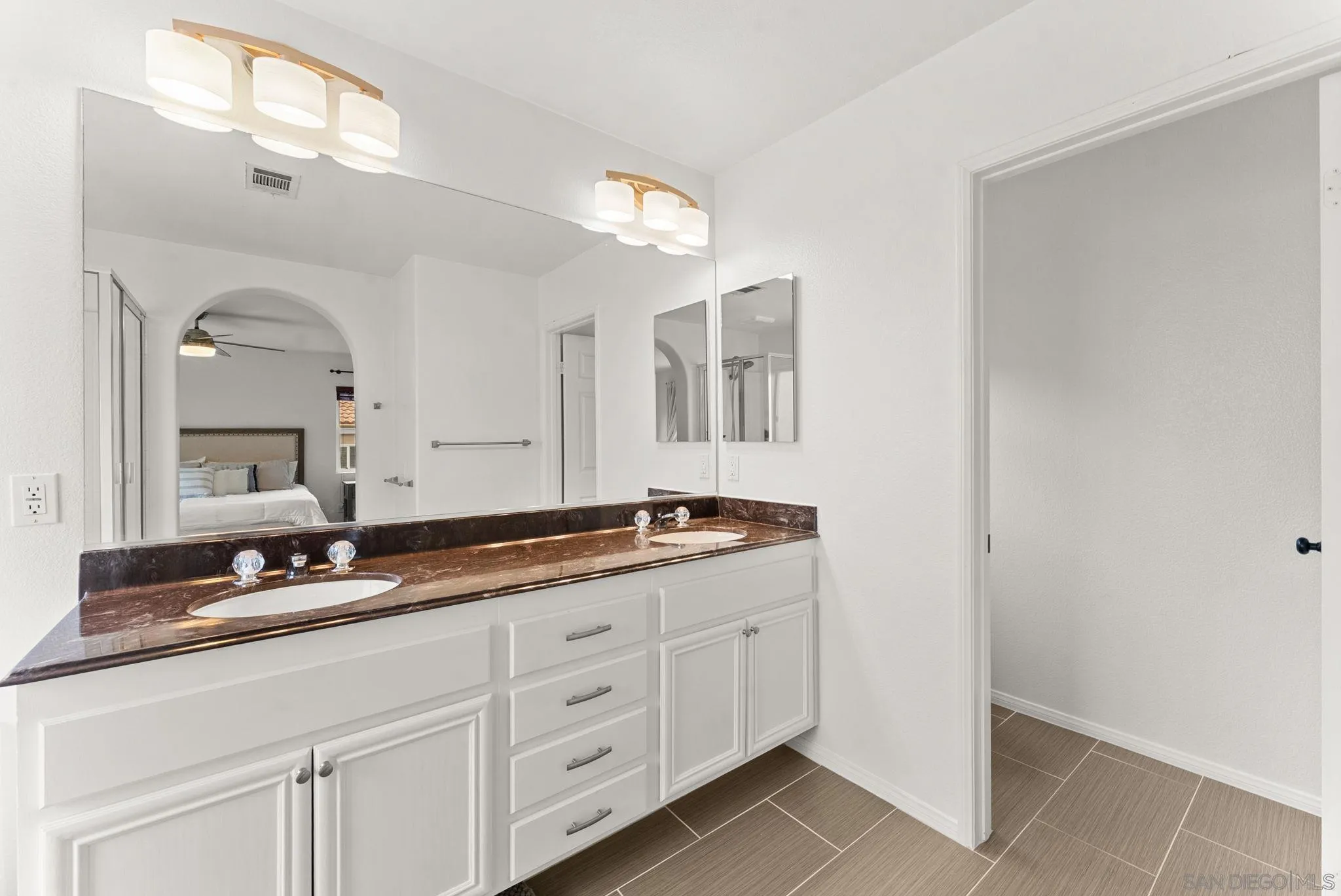 https://cdn.realtyfeed.com/cdn/127/260003512/7be806ffcc6a473ce283288824042872.webp