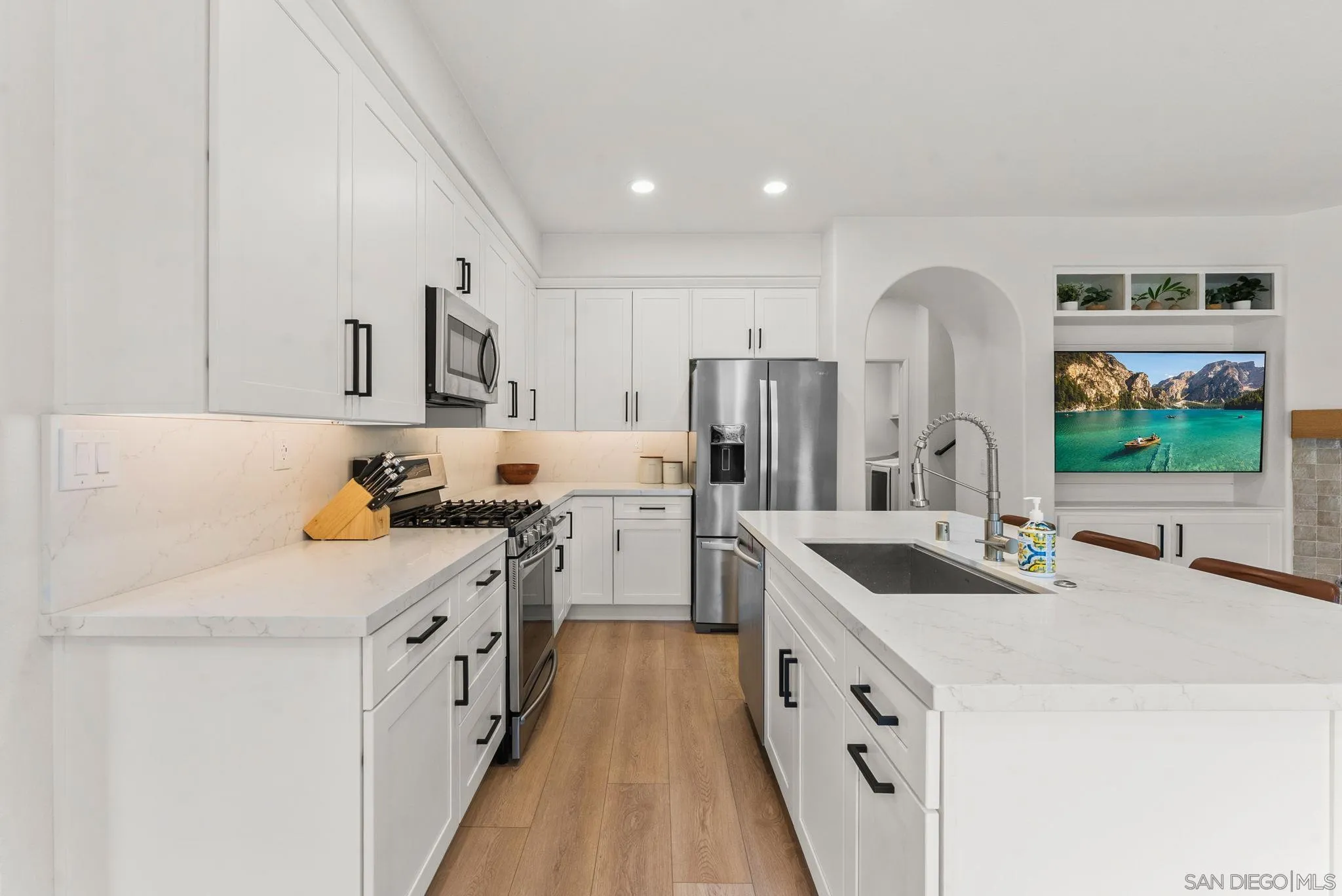 https://cdn.realtyfeed.com/cdn/127/260003512/fd251fe67a63888885a8e154d0ae7503.webp