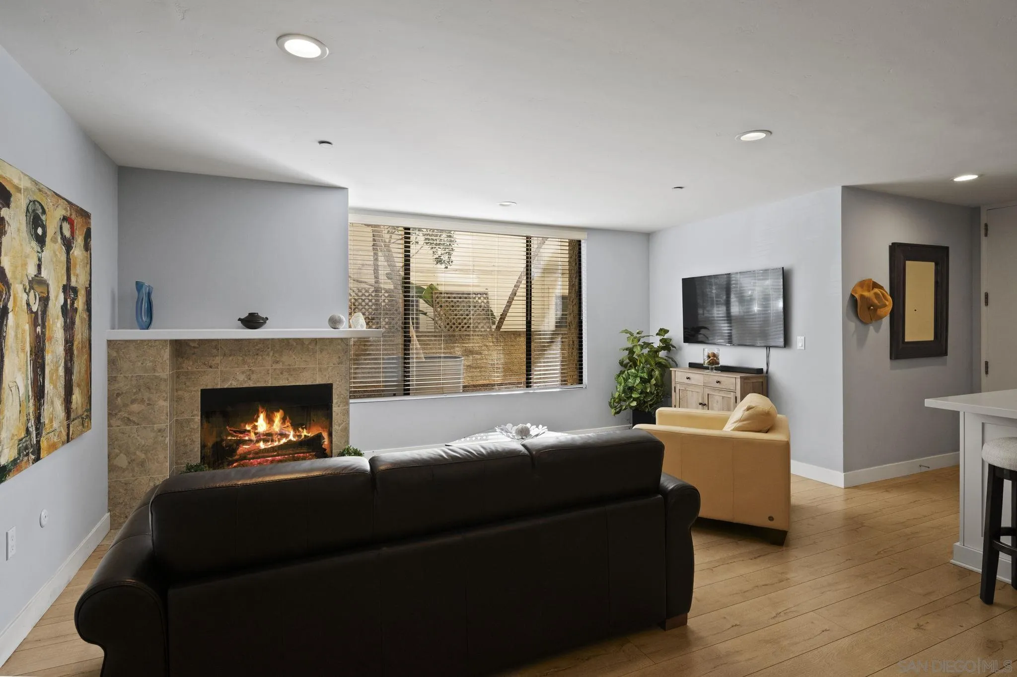 https://cdn.realtyfeed.com/cdn/127/260003514/7cd2ea3977bf9da97ee93404c64827ce.webp