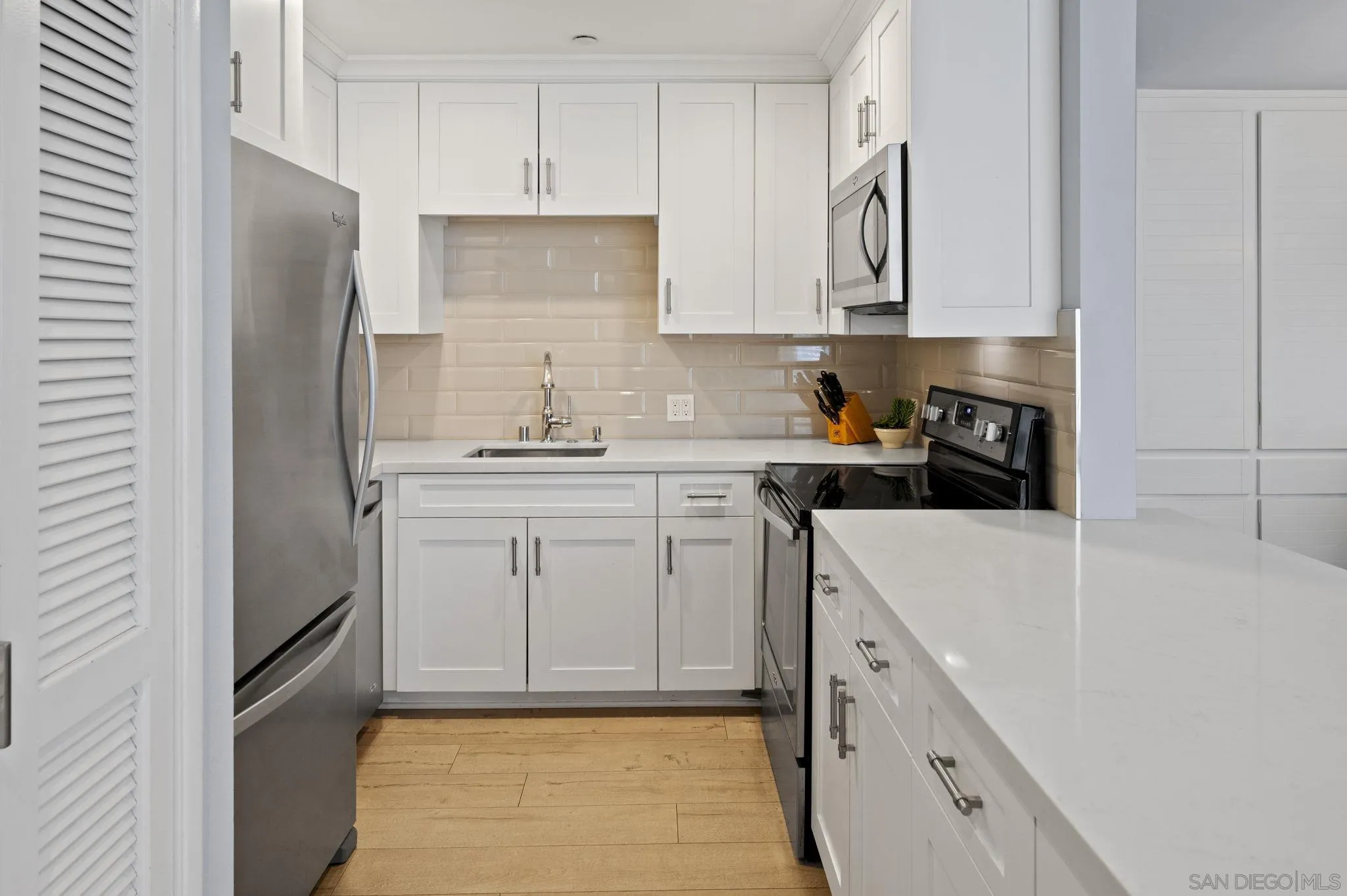 https://cdn.realtyfeed.com/cdn/127/260003514/87991440c4e6b88775542f215ee40015.webp