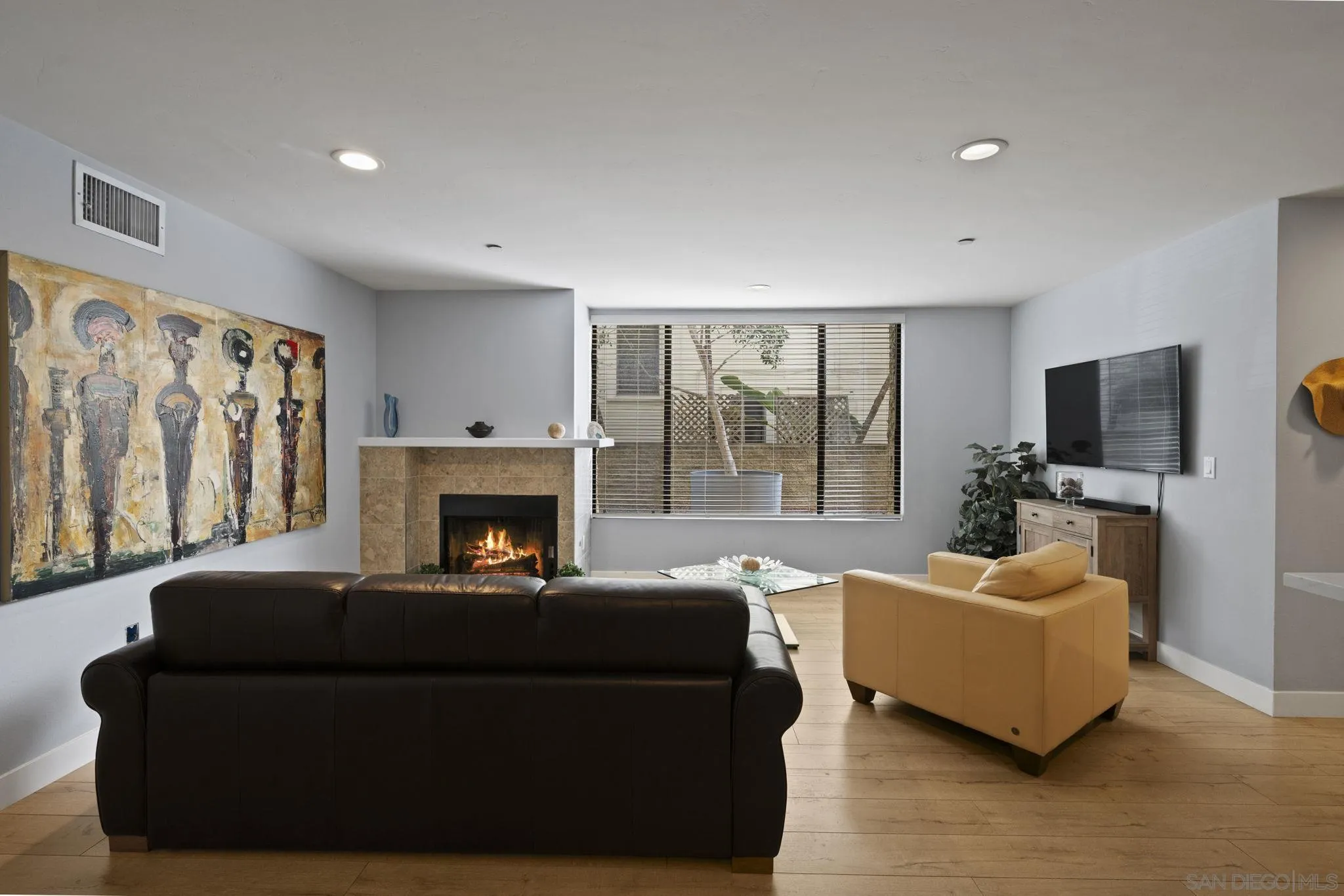 https://cdn.realtyfeed.com/cdn/127/260003514/e4619f9b1095135b431a804c93212d66.webp