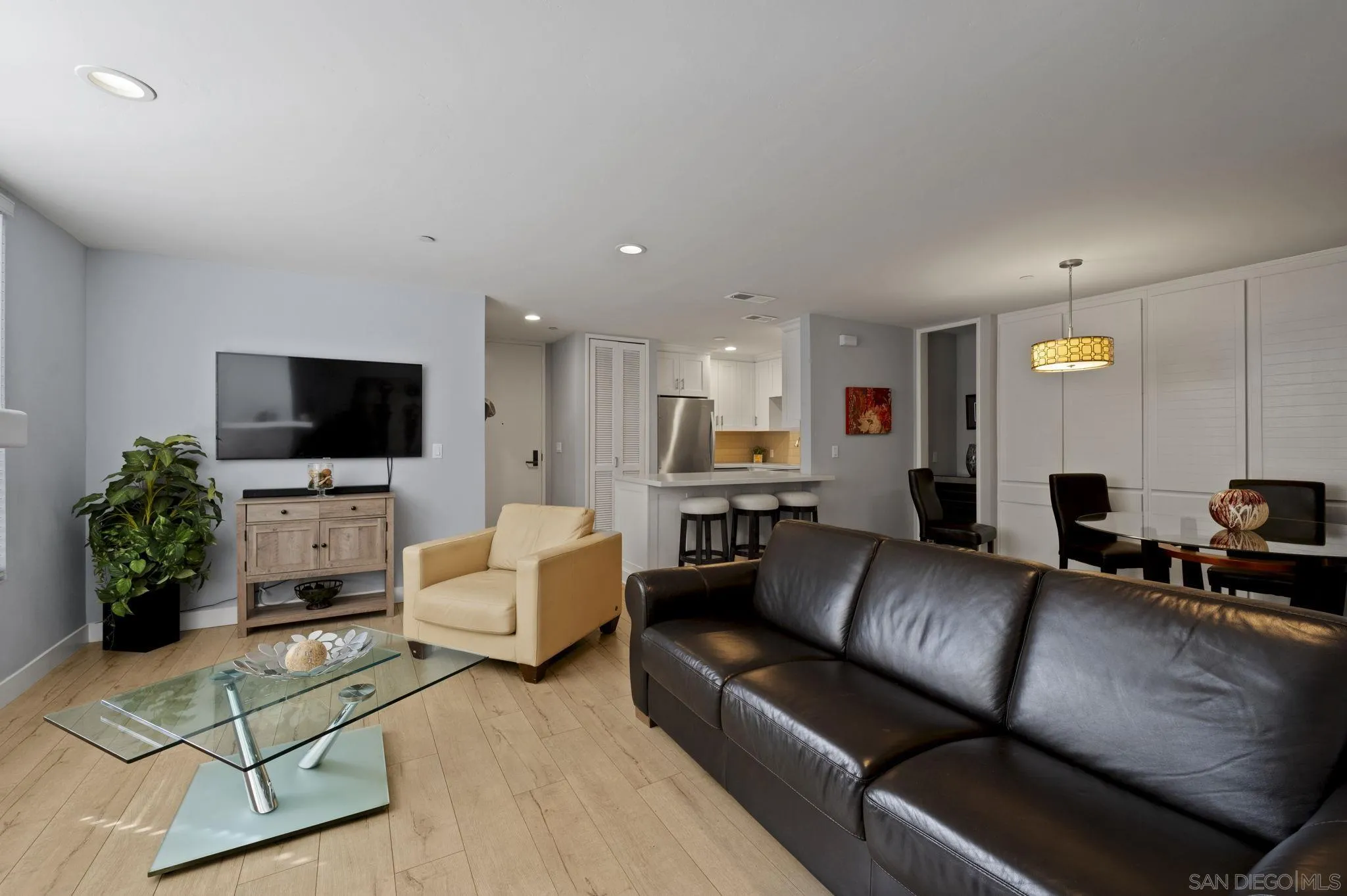 Photo #2: 260003514 Listing: Photo #2