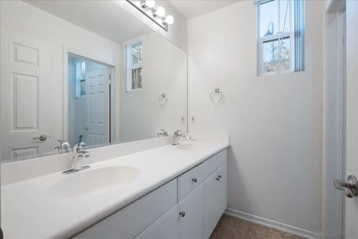 https://cdn.realtyfeed.com/cdn/127/260003517/57fc2e84f42ad68e0b9619e206e74a48.webp