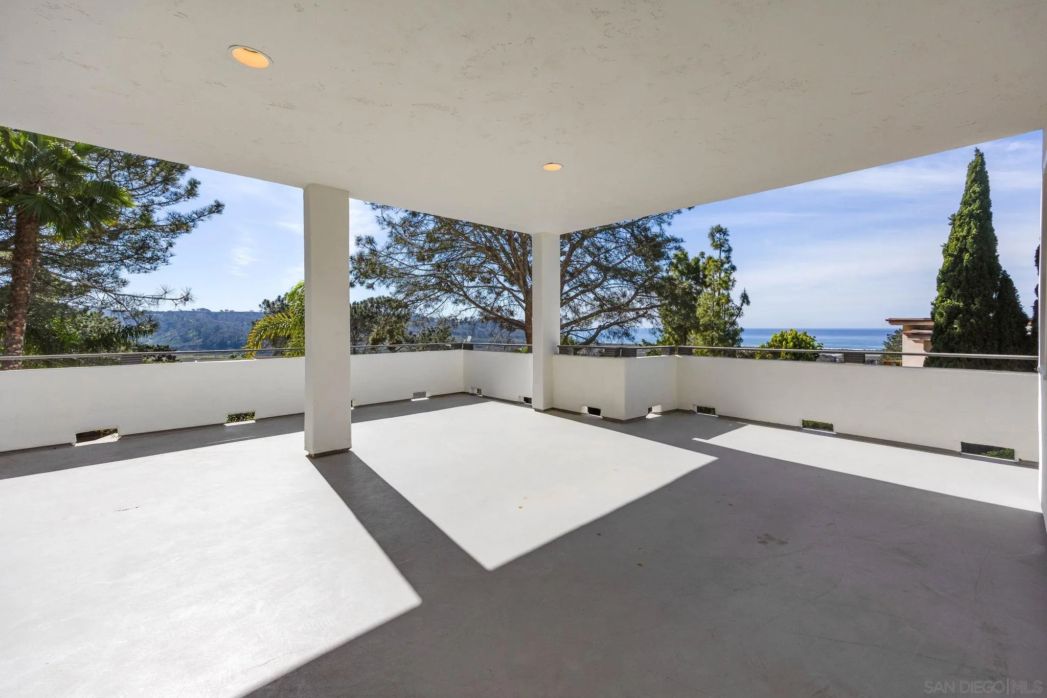 https://cdn.realtyfeed.com/cdn/127/260003519/8606074d4b0047cfca8b5447421e2bfc.webp