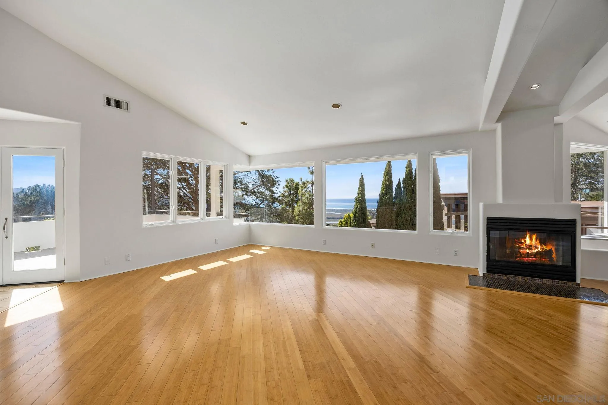 https://cdn.realtyfeed.com/cdn/127/260003519/92ecd3621b2170e577d23bab95817c88.webp