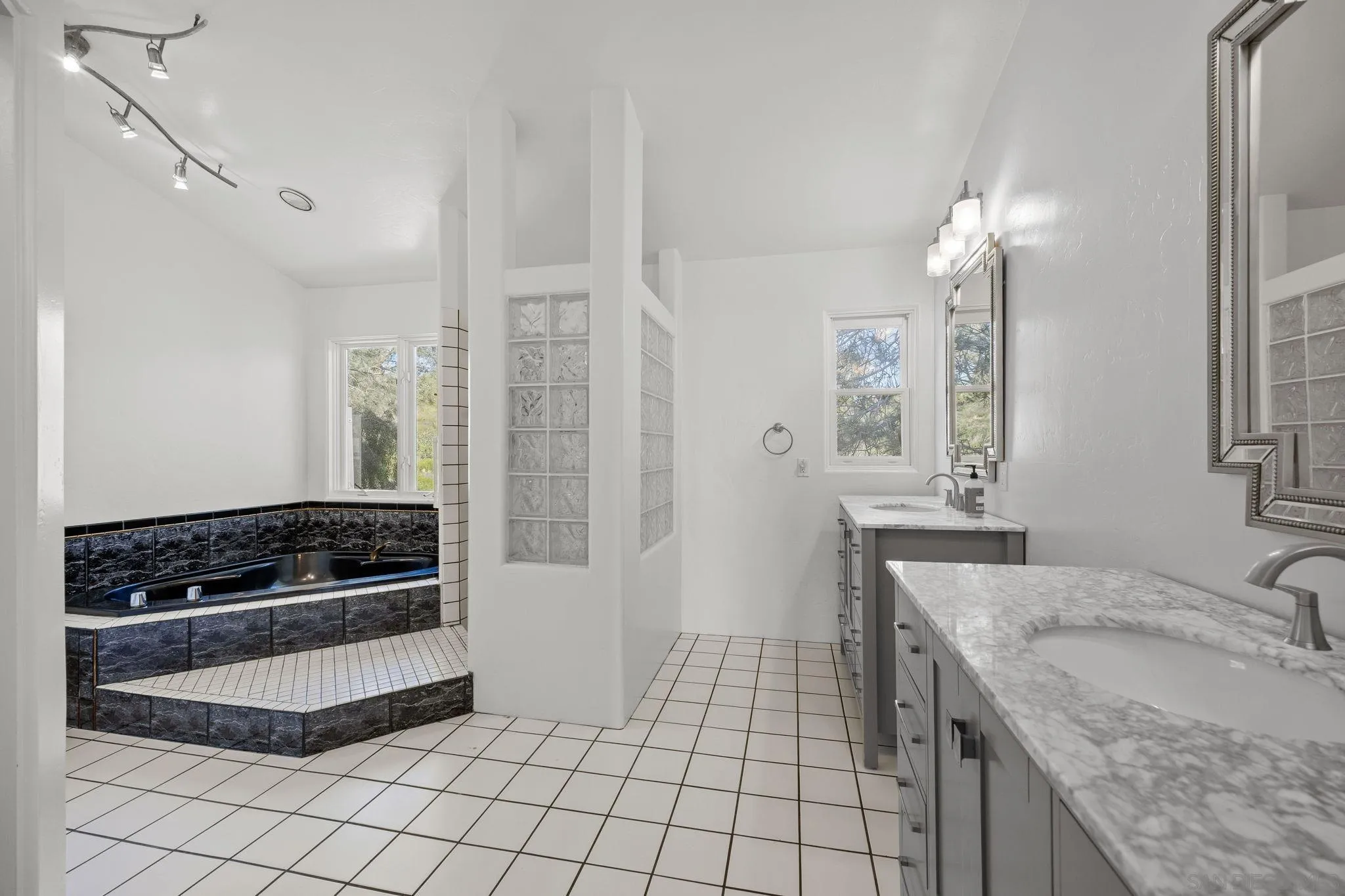 https://cdn.realtyfeed.com/cdn/127/260003519/a3a10d6f1847997b733398c78c61417e.webp