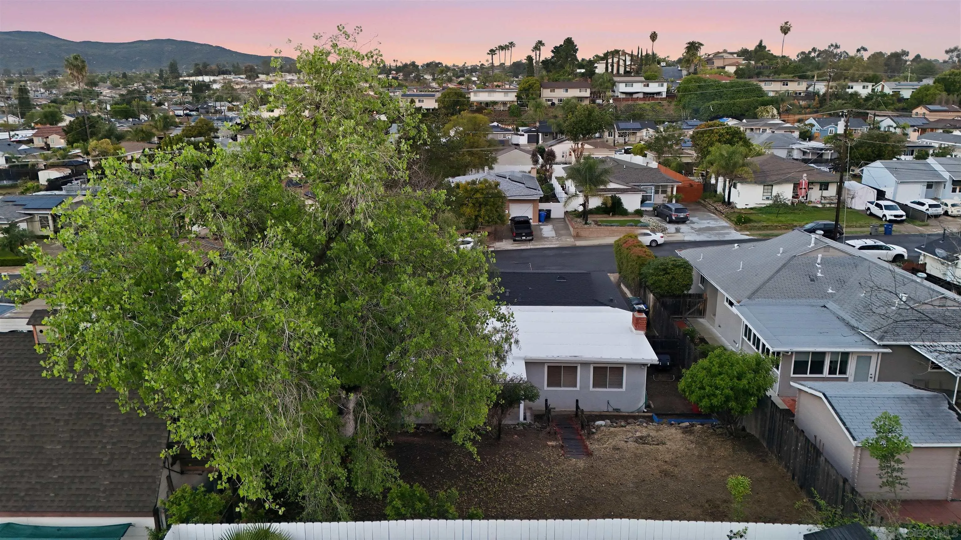 https://cdn.realtyfeed.com/cdn/127/260003523/f5246f029a692e05b8a1d31248a1d73d.webp