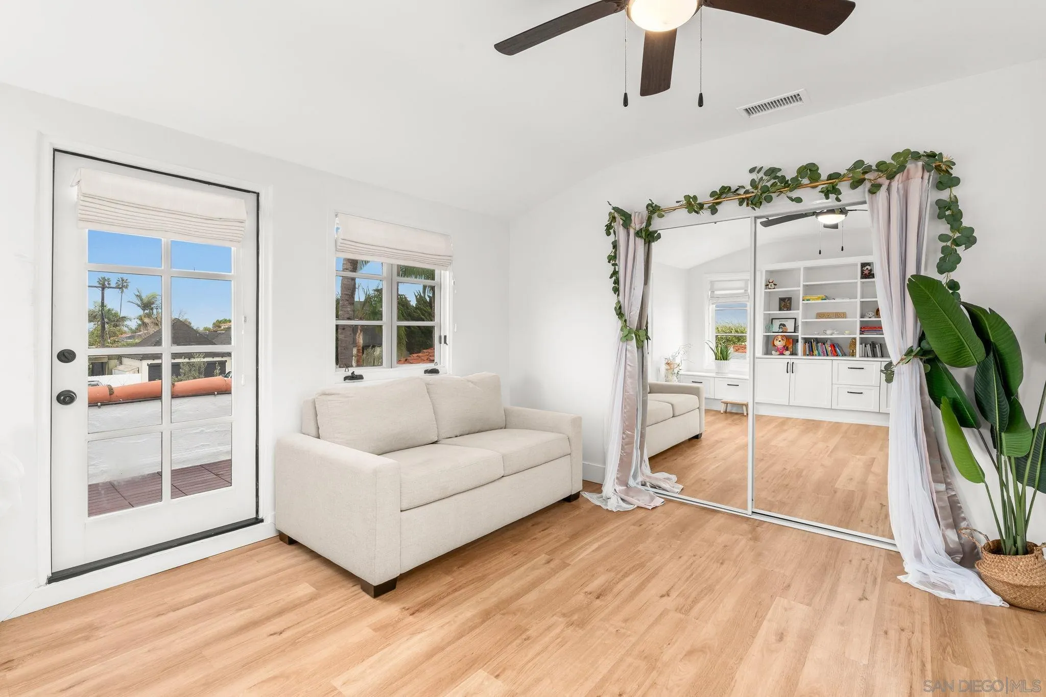 https://cdn.realtyfeed.com/cdn/127/260003525/812a4485e56e76850408cc2b6f949c89.webp