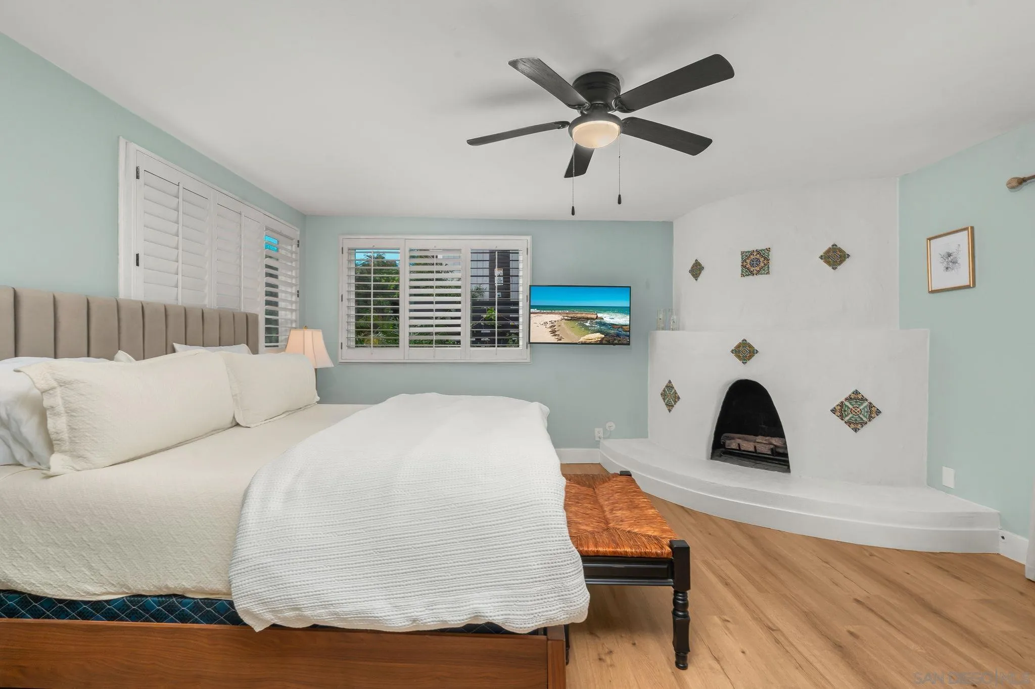https://cdn.realtyfeed.com/cdn/127/260003525/aa3ca7b396558362b66a1c42a89183e6.webp
