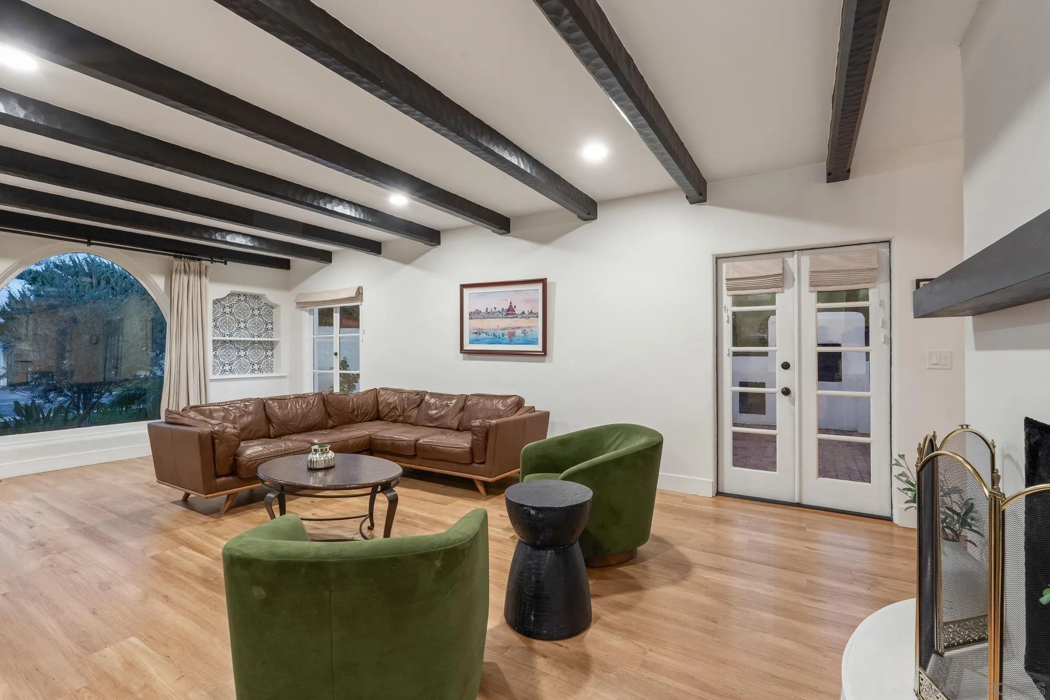 https://cdn.realtyfeed.com/cdn/127/260003525/f9d377f24bcff22a991c12ba4ab36f53.webp
