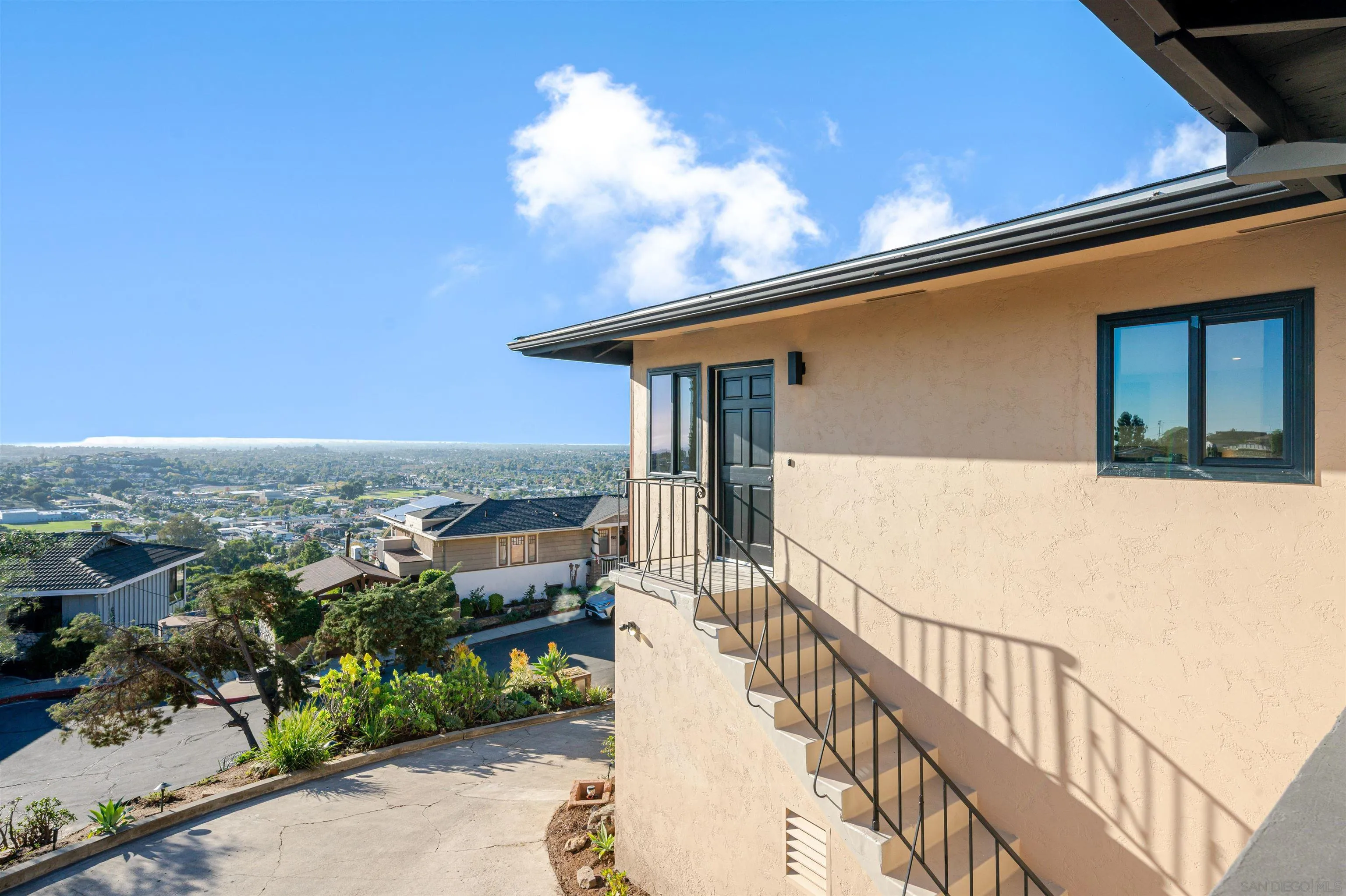 https://cdn.realtyfeed.com/cdn/127/260003536/d4af6466b8941ae43c194606e6d5843f.webp