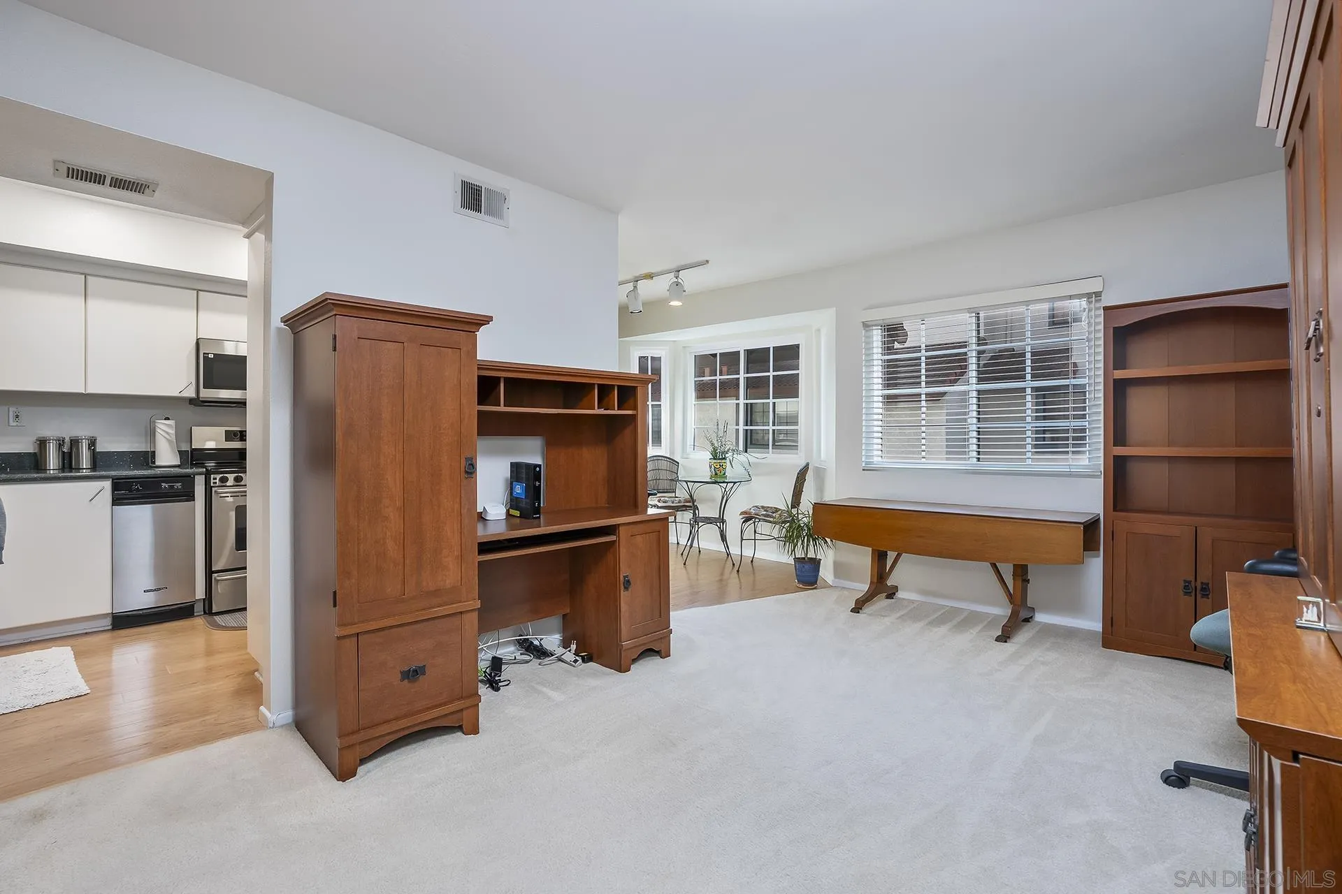 https://cdn.realtyfeed.com/cdn/127/260003537/355566c15adf1751c61f6061b40af503.webp