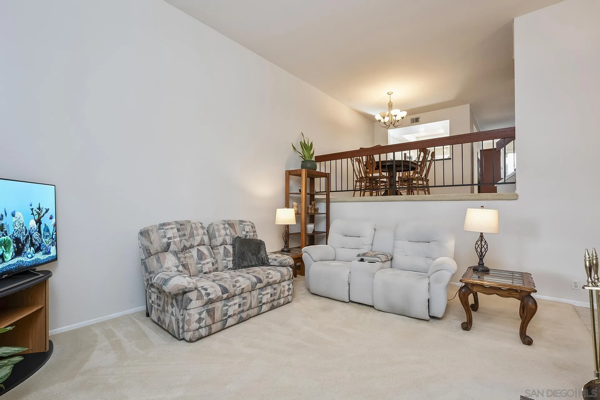 https://cdn.realtyfeed.com/cdn/127/260003537/67fe8ba275f6c12bde2d9c5214b203ff.webp