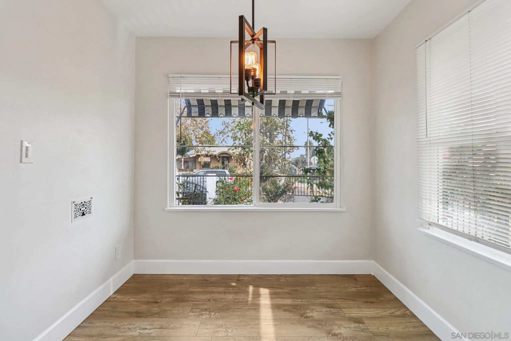 https://cdn.realtyfeed.com/cdn/127/260003538/229714f6c89f5356766cac57fb58482b.webp