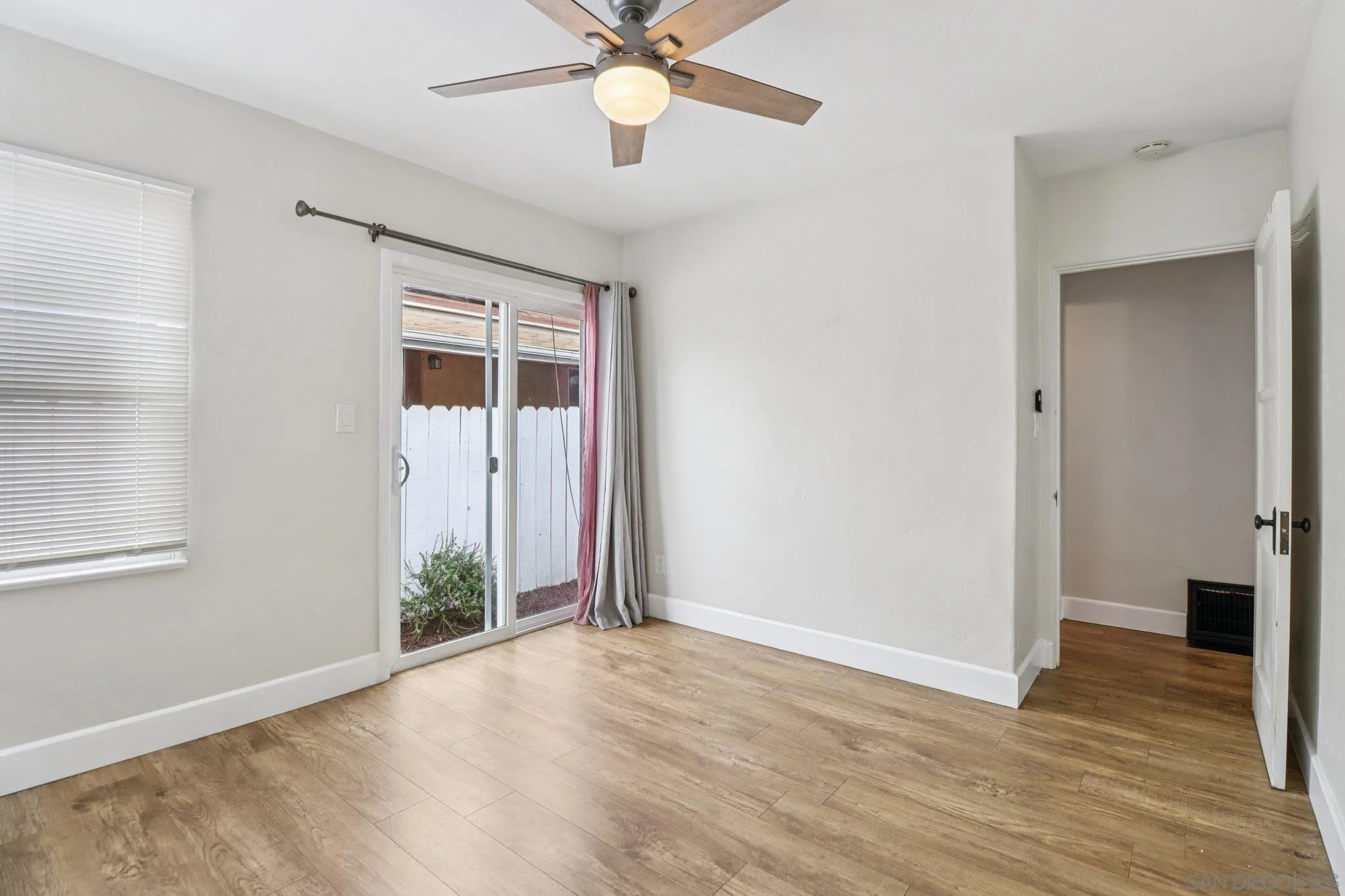 https://cdn.realtyfeed.com/cdn/127/260003538/d901098f6ecc8470d845b176ccb56493.webp