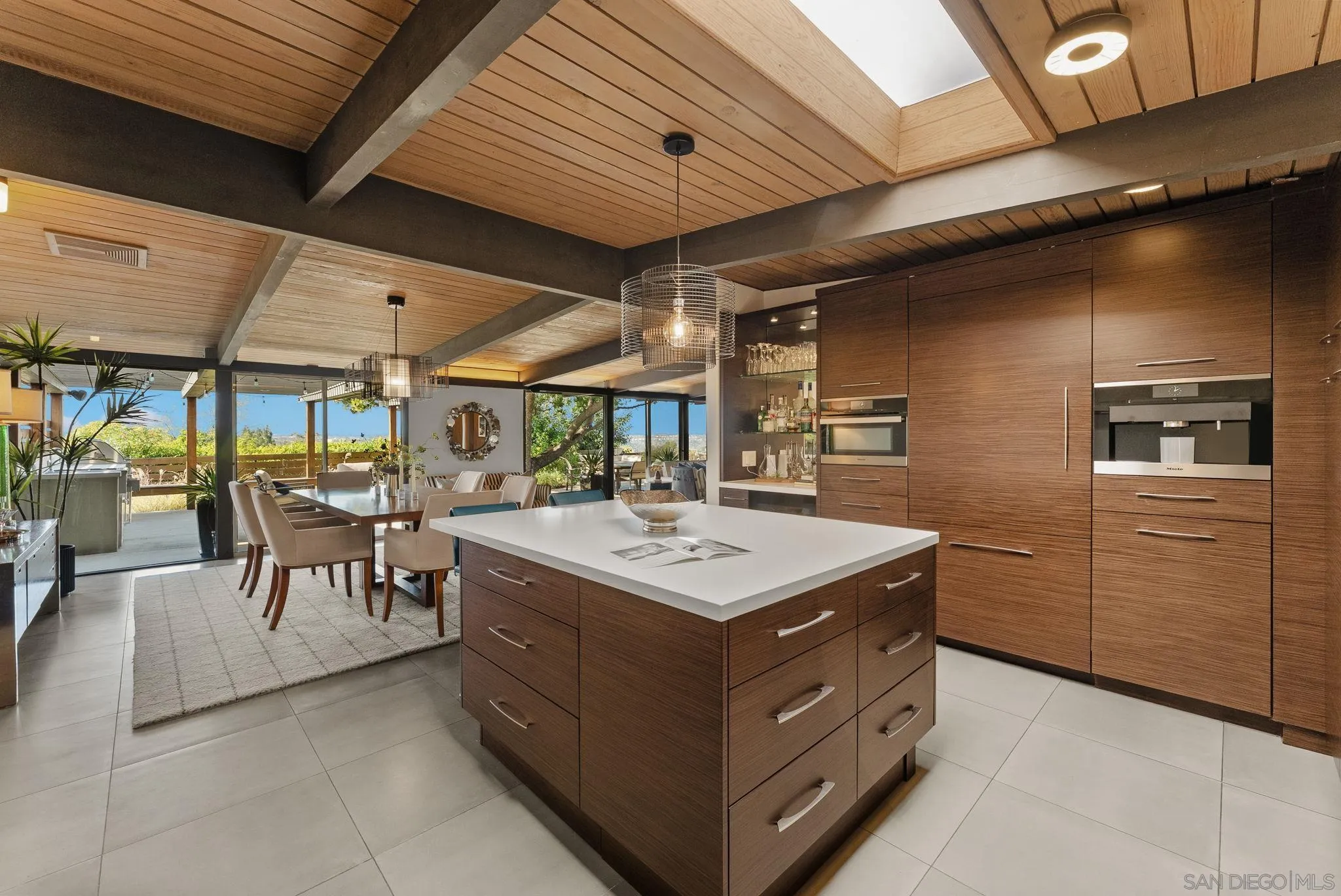 https://cdn.realtyfeed.com/cdn/127/260003540/426b4a8bf84b67472a270e0d5da46c60.webp