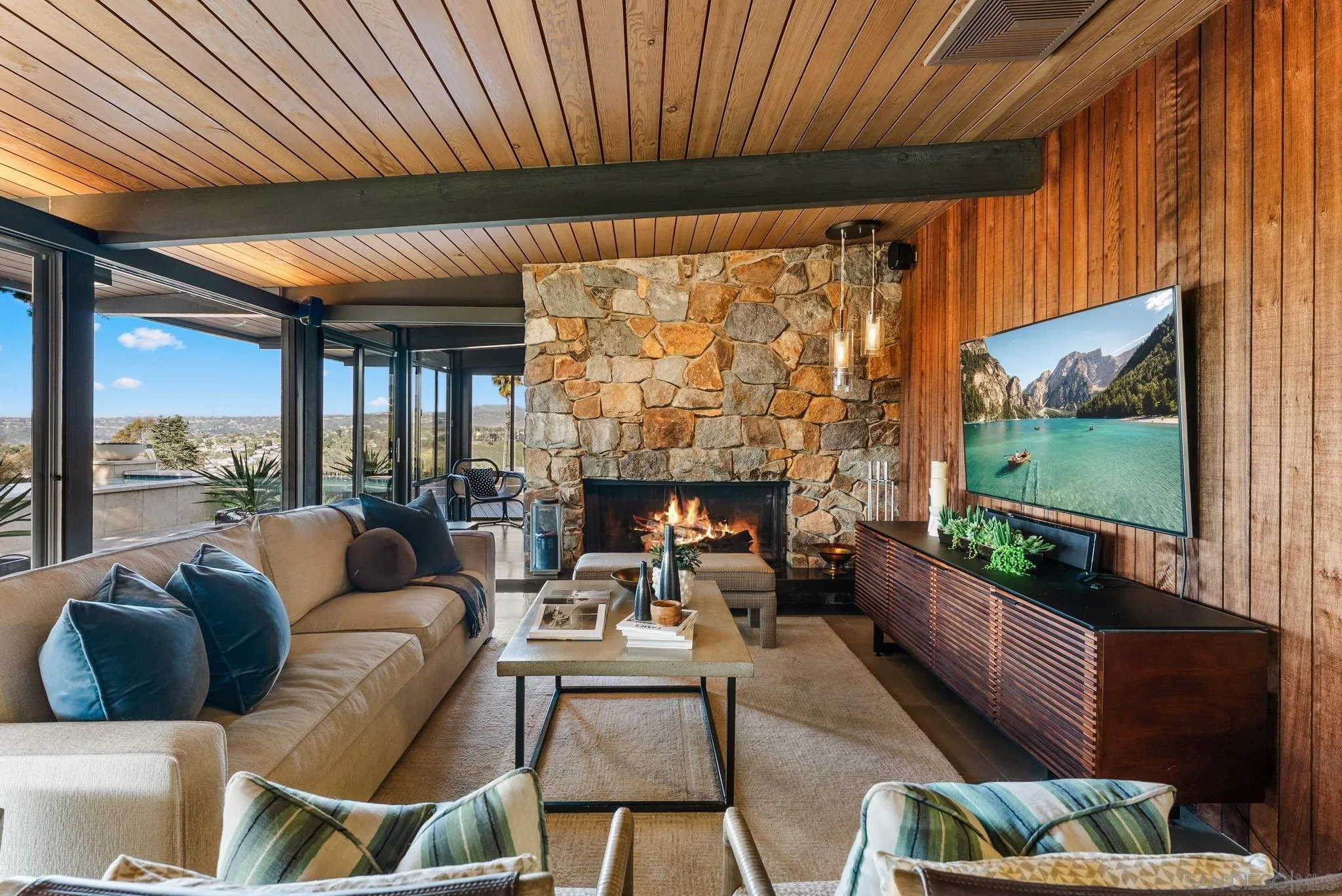 https://cdn.realtyfeed.com/cdn/127/260003540/44eb7b1f1bd20cf78cdf827c5d358e72.webp