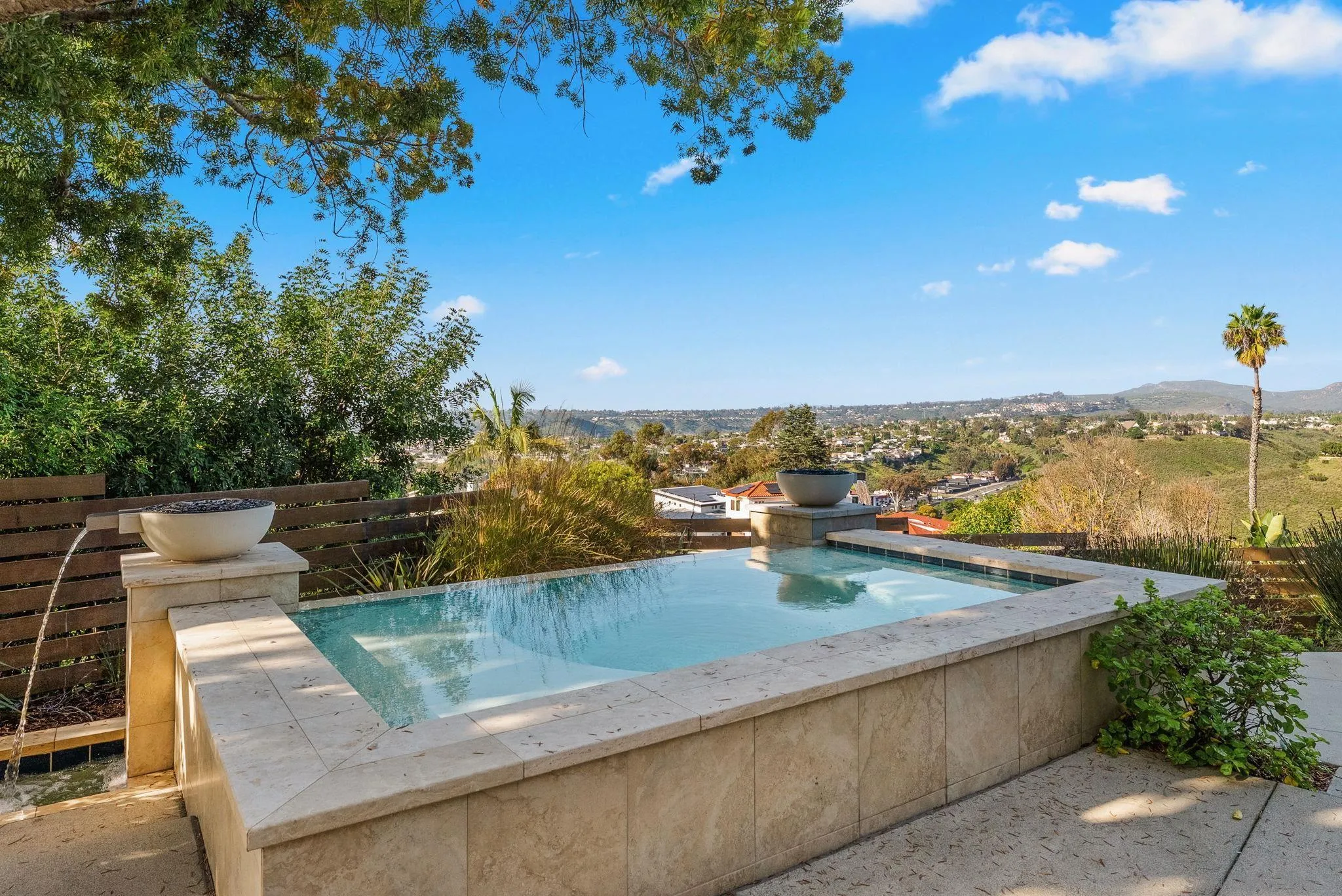 https://cdn.realtyfeed.com/cdn/127/260003540/cfea485cb088734a337e7aec3dff8279.webp