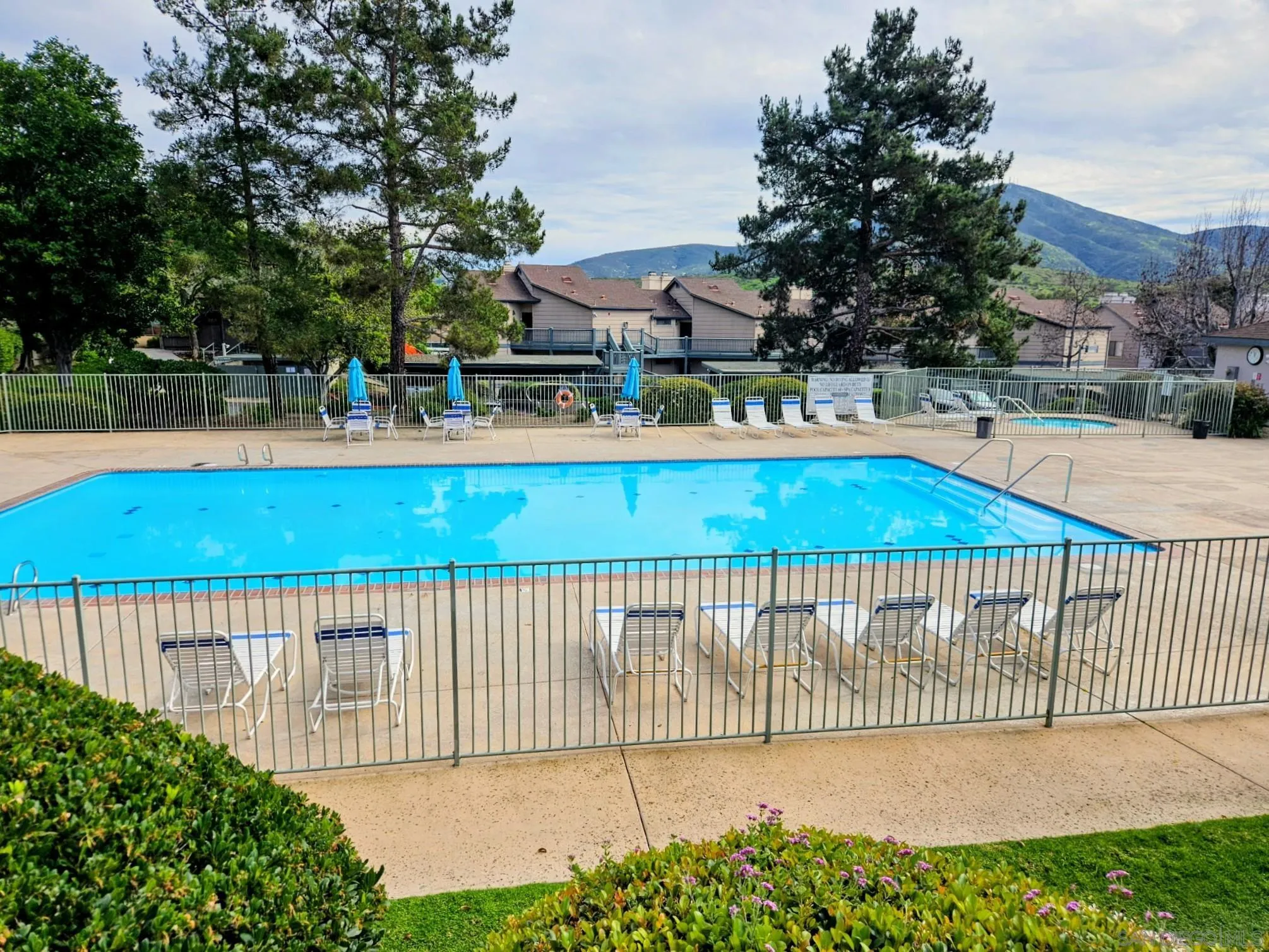 https://cdn.realtyfeed.com/cdn/127/260003541/1d1232463f09f199a394c25aa9d20045.webp
