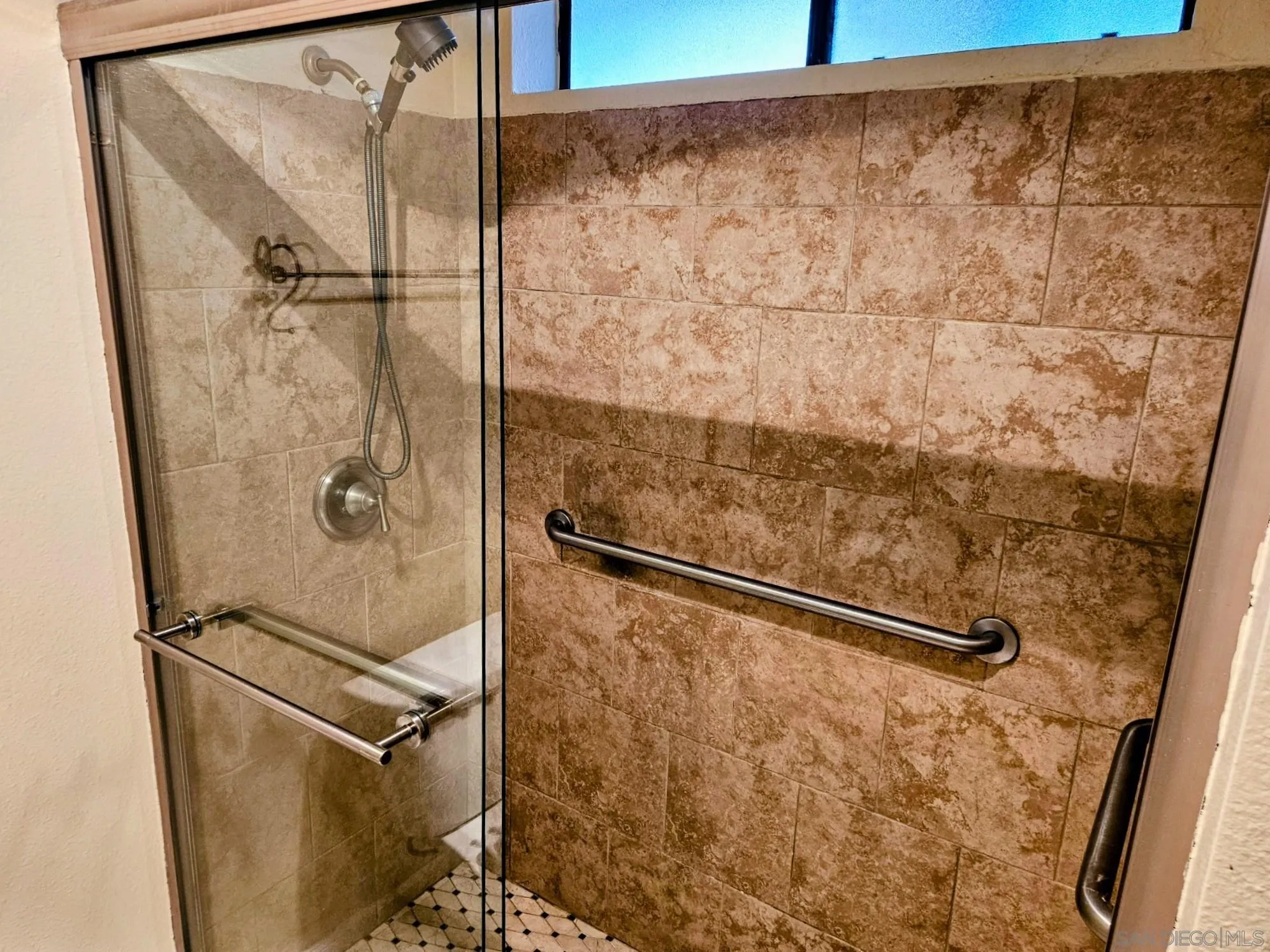https://cdn.realtyfeed.com/cdn/127/260003541/45a5e0a5a28580be372888614da3a787.webp