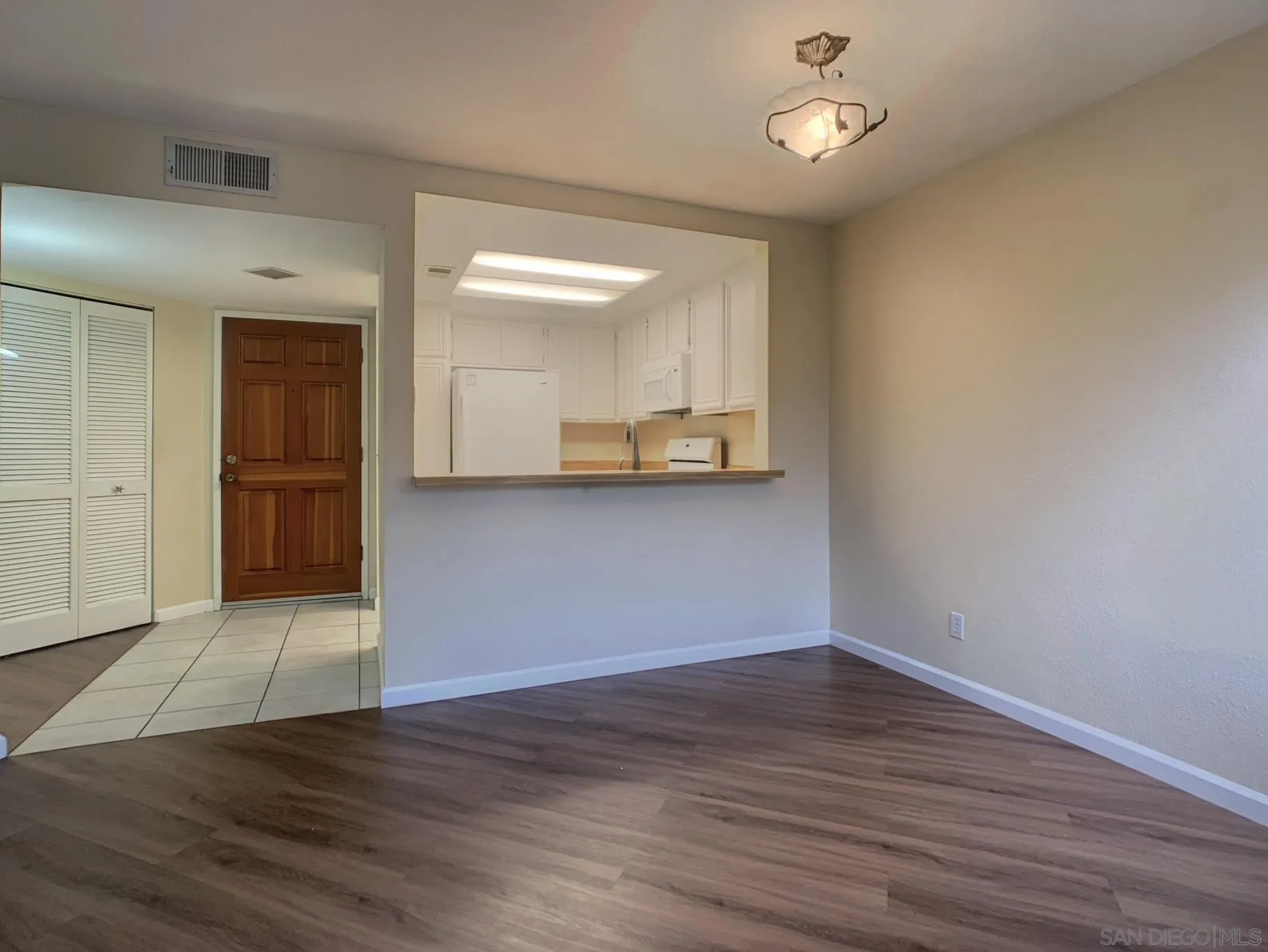 https://cdn.realtyfeed.com/cdn/127/260003541/4a530e88866c46ede171de92eabf146a.webp