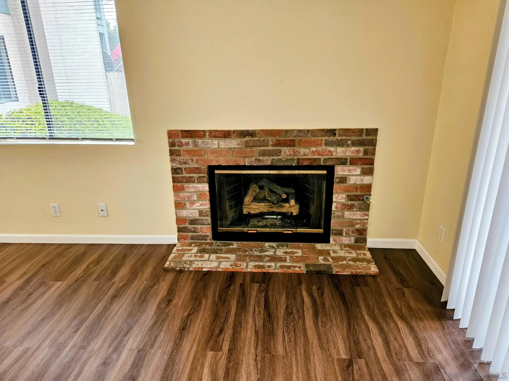 https://cdn.realtyfeed.com/cdn/127/260003541/90b3815f303c417e049fa4059b03f980.webp