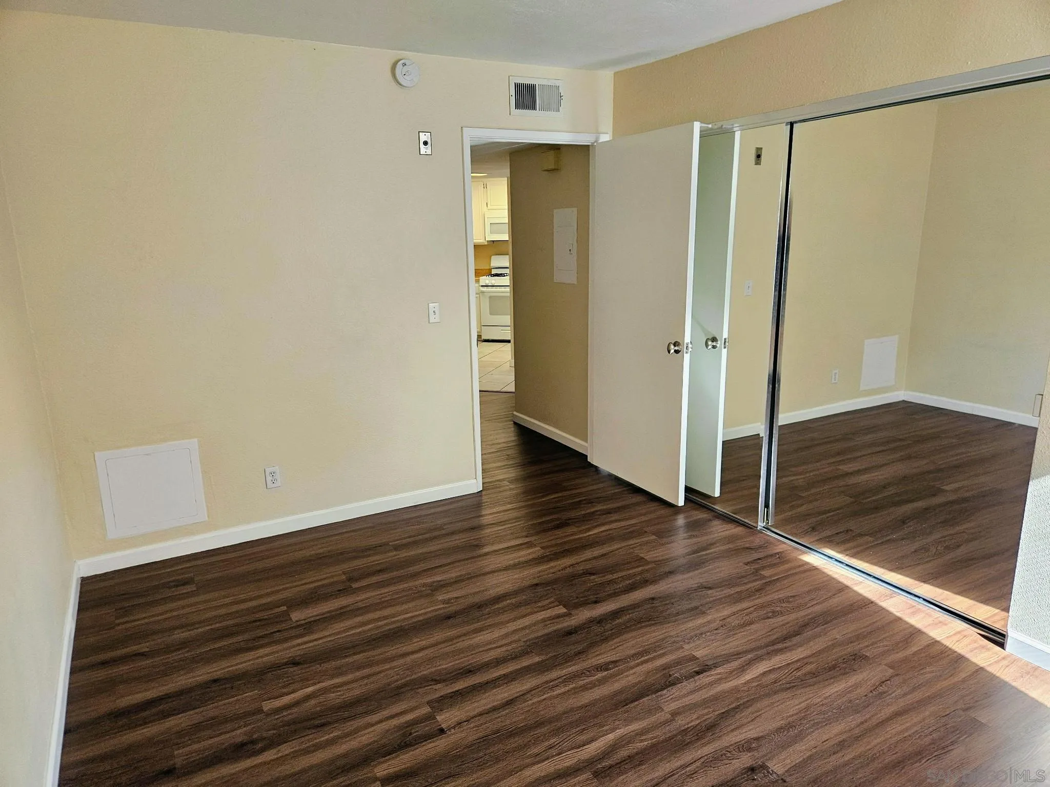 https://cdn.realtyfeed.com/cdn/127/260003541/a68bc92479ce7af9a13c33bff3a56059.webp