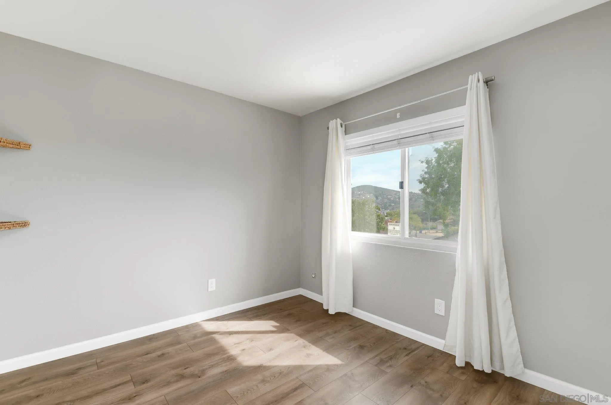 https://cdn.realtyfeed.com/cdn/127/260003542/49e8cba58bdc106ca34b7968c5da901a.webp