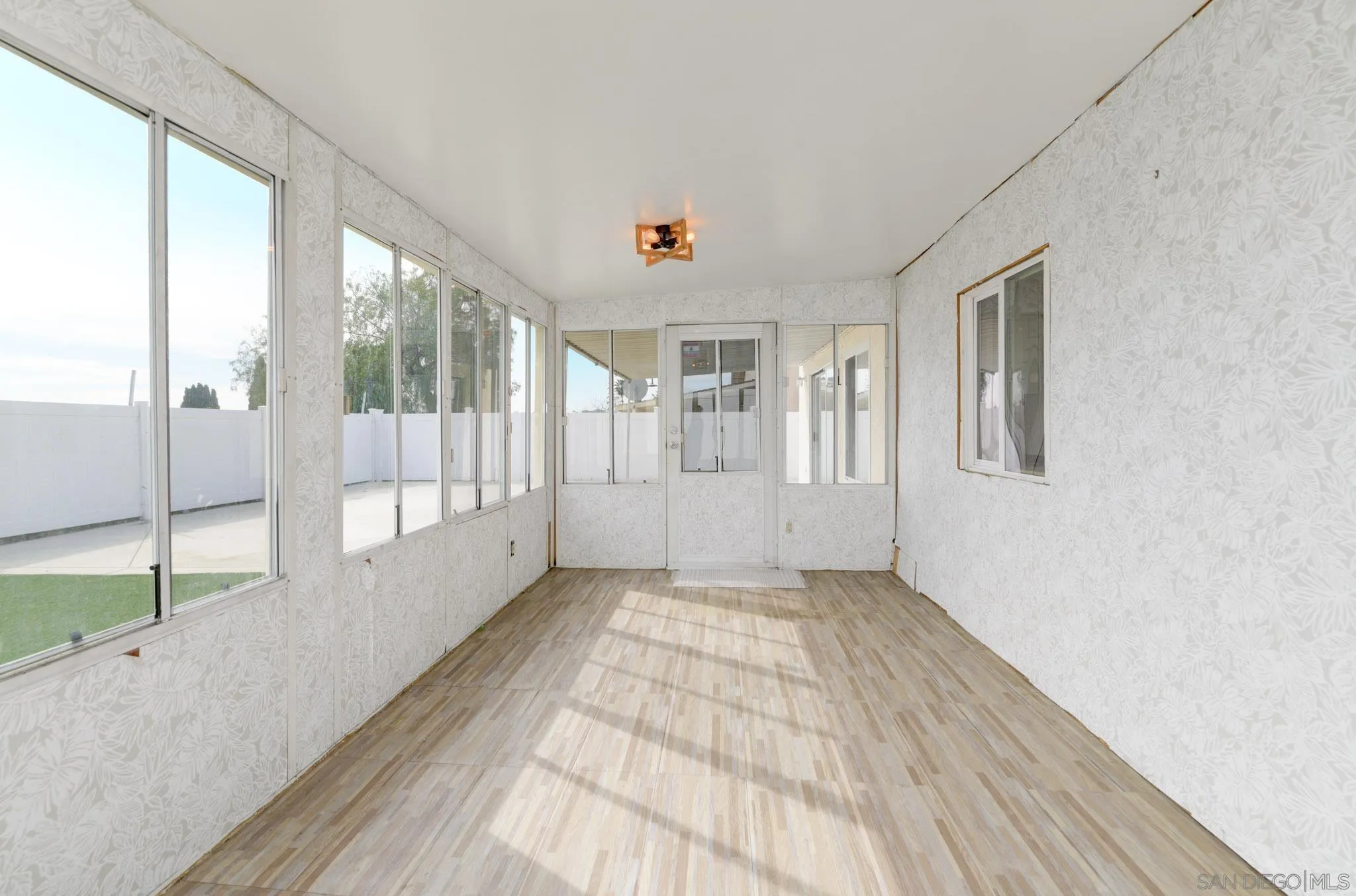 https://cdn.realtyfeed.com/cdn/127/260003542/582cc4848f3096b66eca3826d5b0dcb2.webp