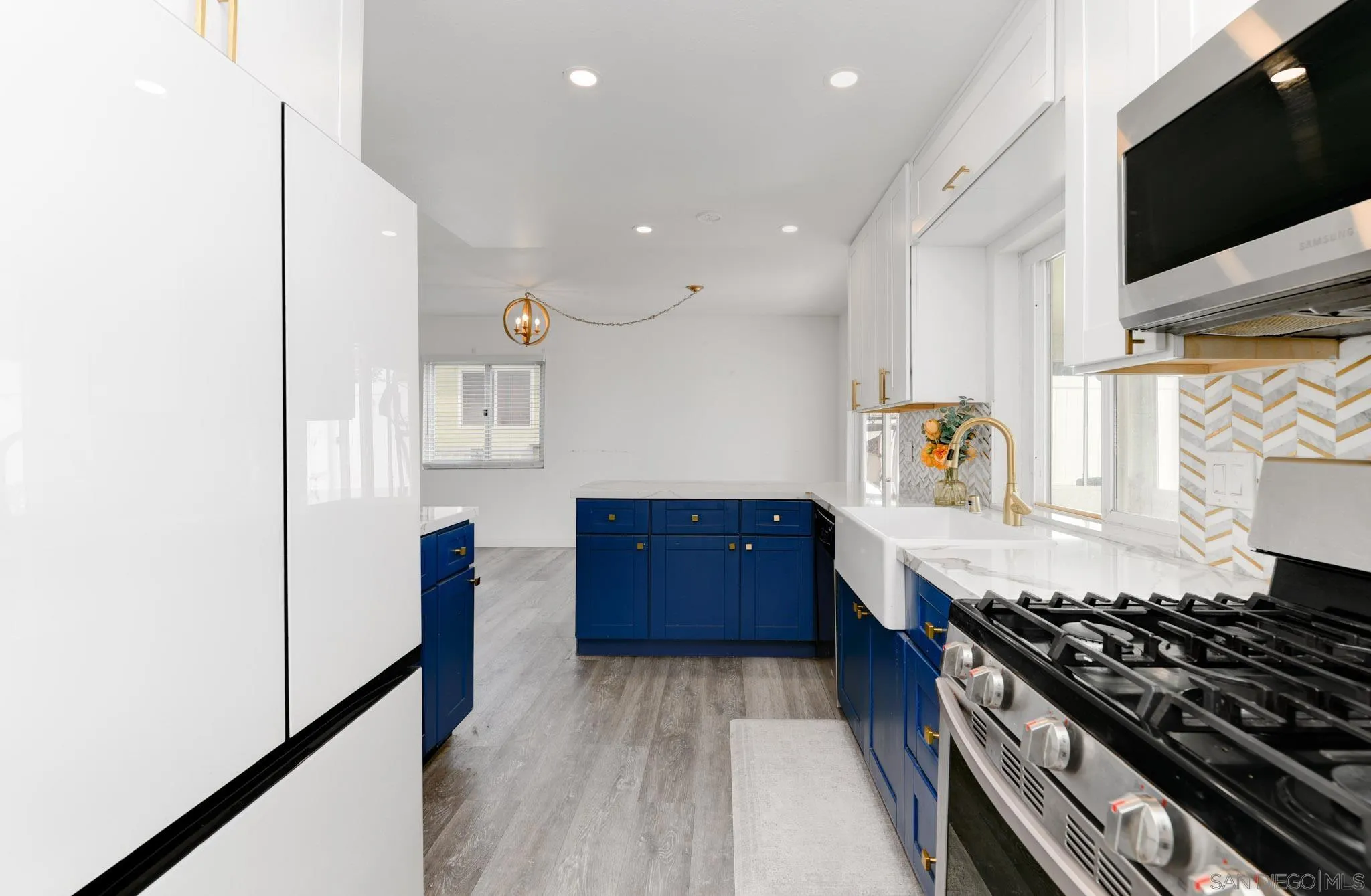 https://cdn.realtyfeed.com/cdn/127/260003542/8f69738a16f4659a5d9b9931a52c27aa.webp