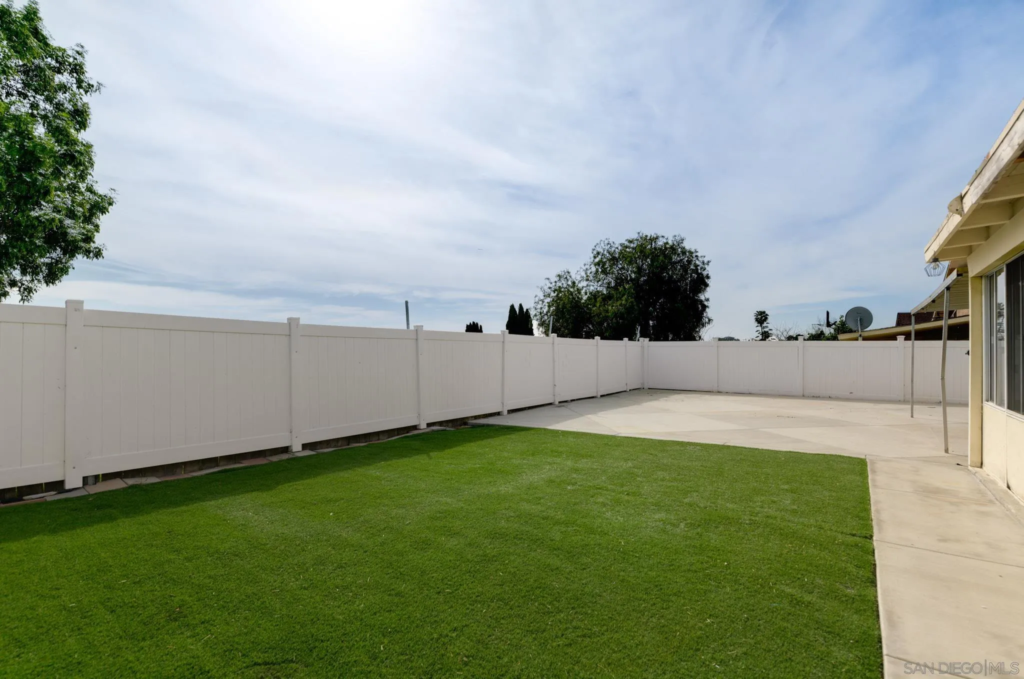 https://cdn.realtyfeed.com/cdn/127/260003542/ad79671f004abbb9ac87fd6bc43aa907.webp