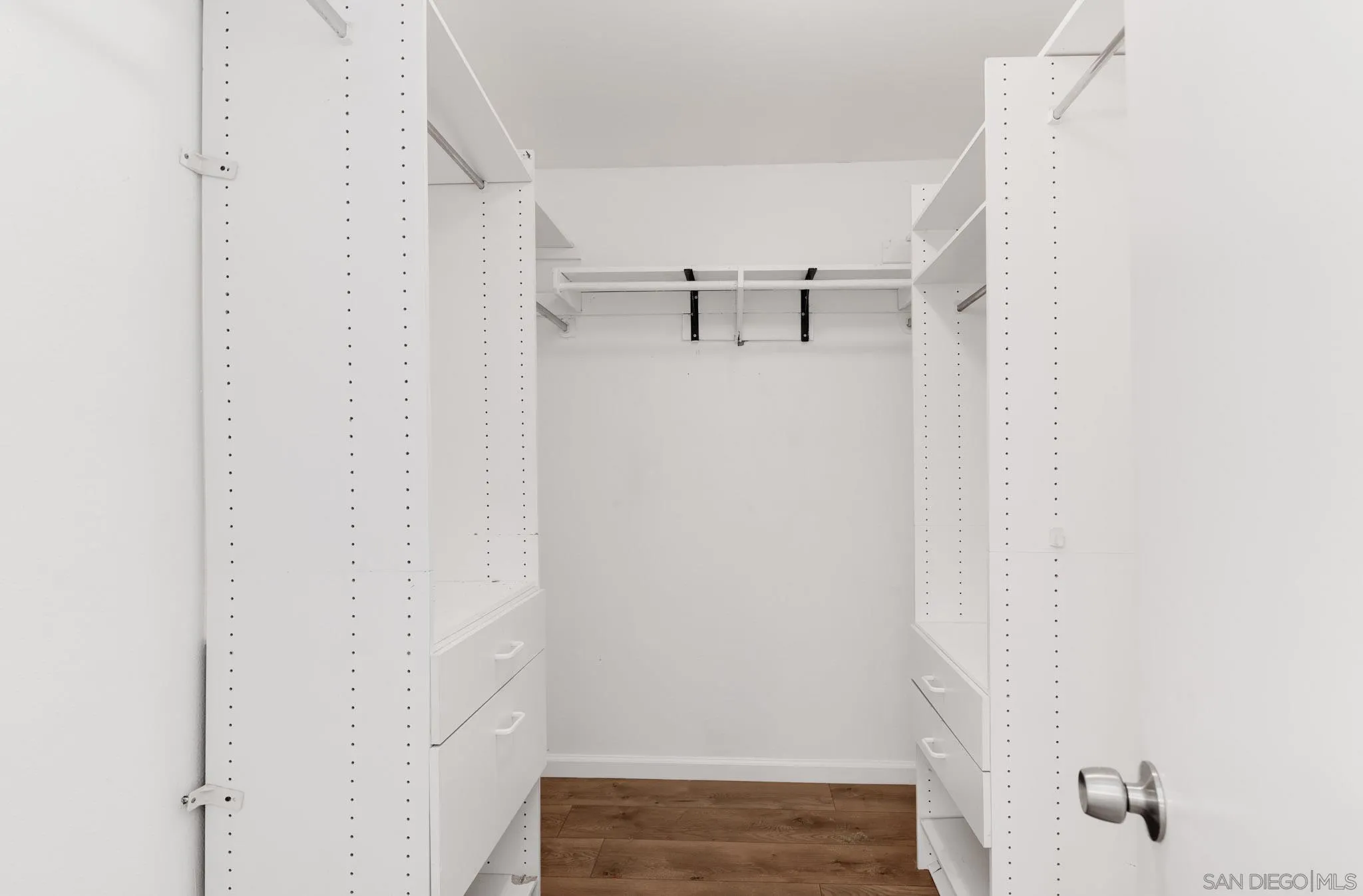 https://cdn.realtyfeed.com/cdn/127/260003542/b9e7088fde9c6278e48a801587afacde.webp