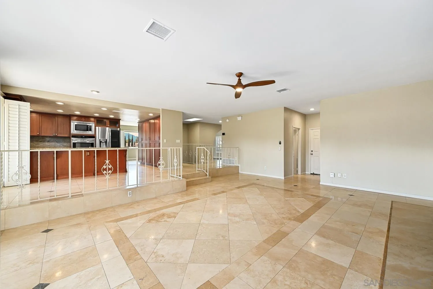 https://cdn.realtyfeed.com/cdn/127/260003544/40cdd692b0423e72312bbe6c08751f25.webp