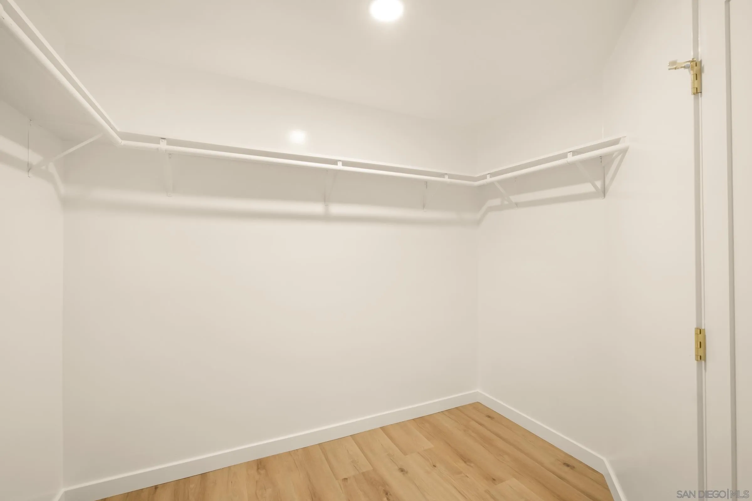 https://cdn.realtyfeed.com/cdn/127/260003546/a4ec3e634607a667cd57402b71a7518d.webp