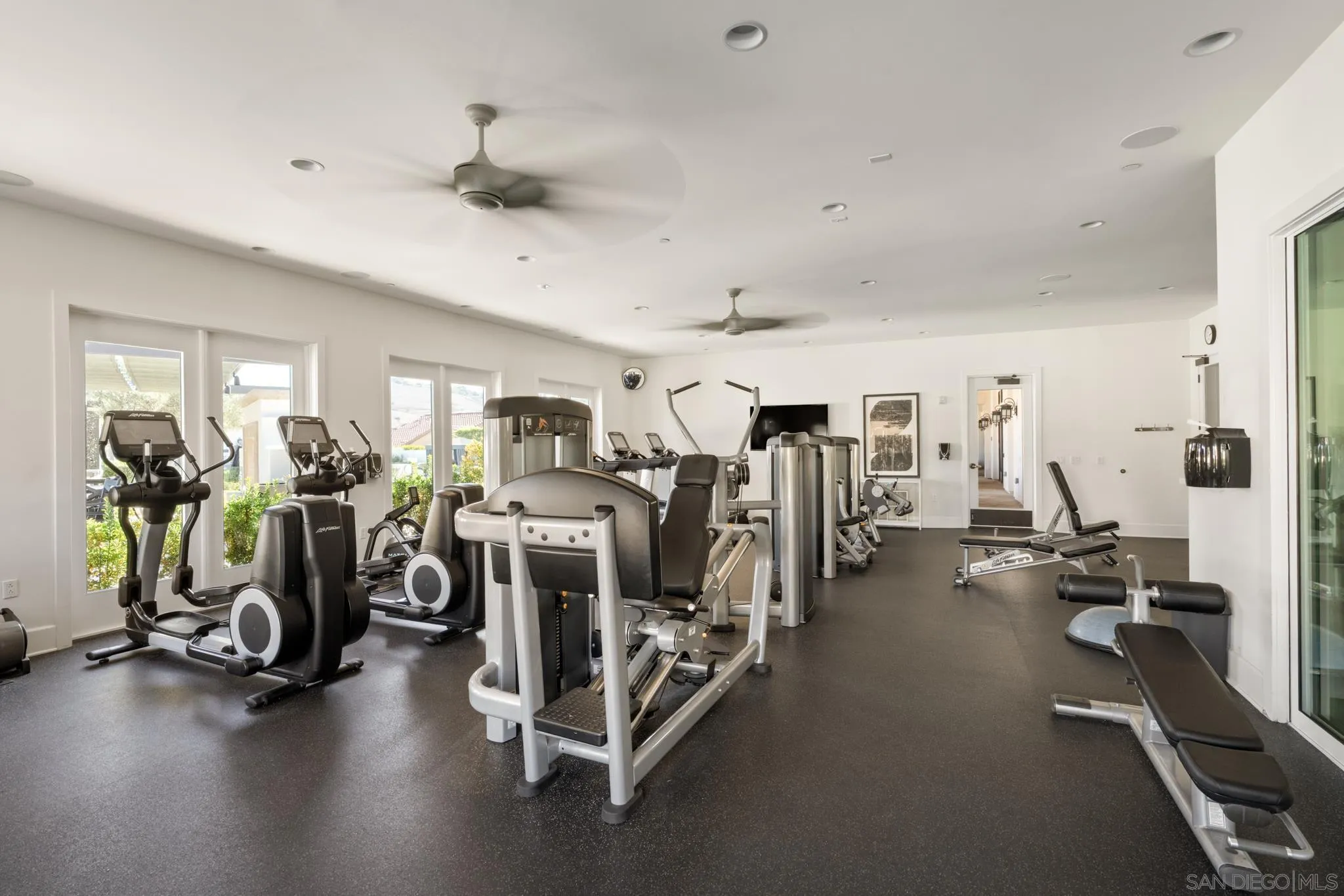 https://cdn.realtyfeed.com/cdn/127/260003550/52c83cd39d0999ec5a90f94ed4b953d1.webp