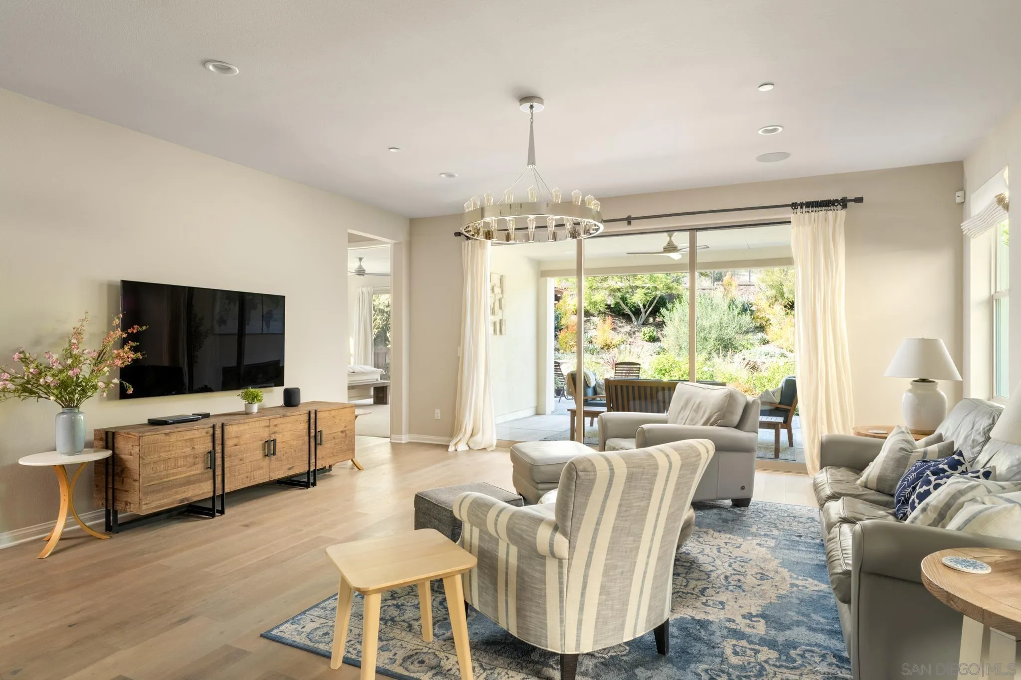 https://cdn.realtyfeed.com/cdn/127/260003550/6f15bc3db8ab4161dfb2a1eafa06abdb.webp