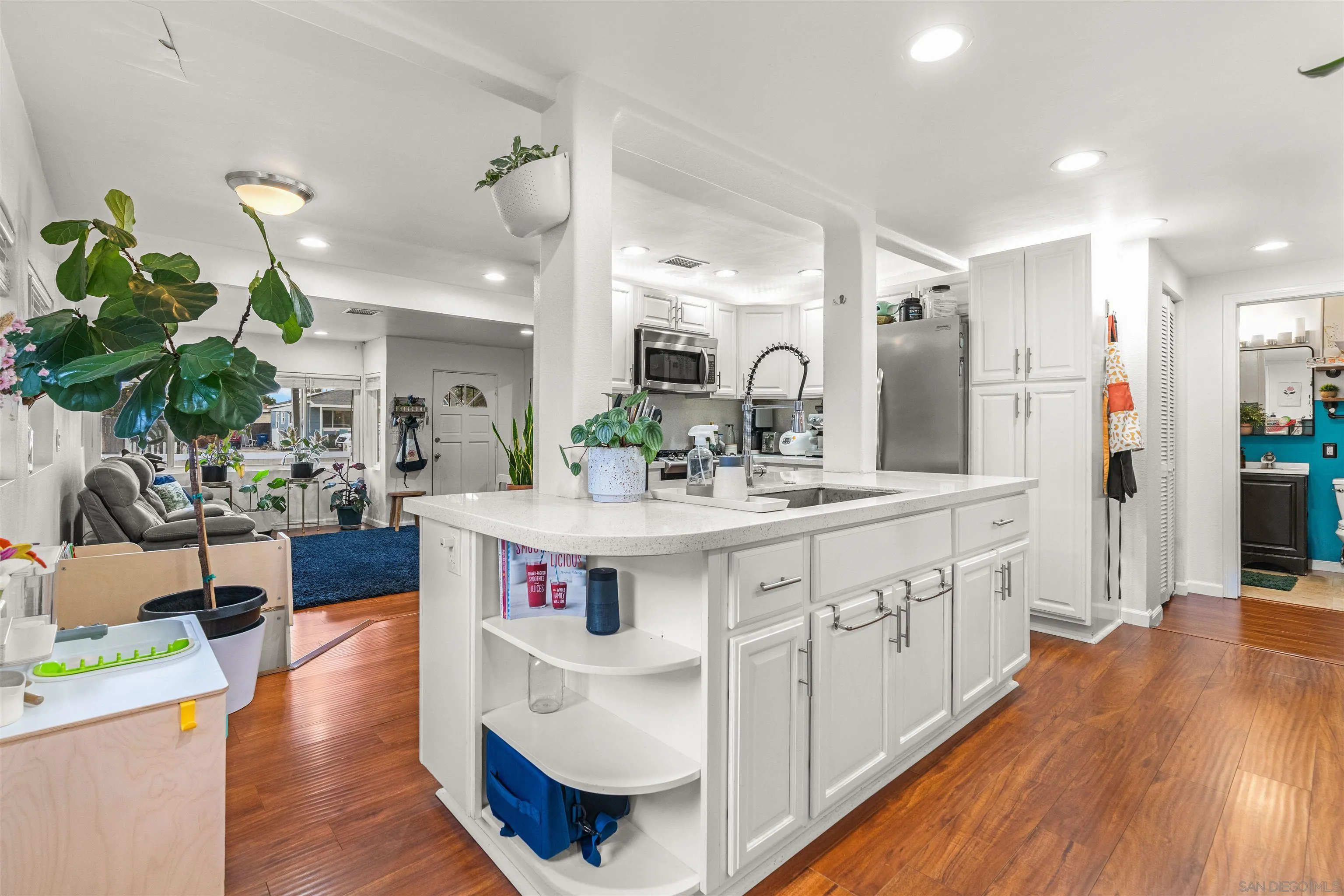 https://cdn.realtyfeed.com/cdn/127/260003562/00f5b52c95c748ba581382037bbc1394.webp