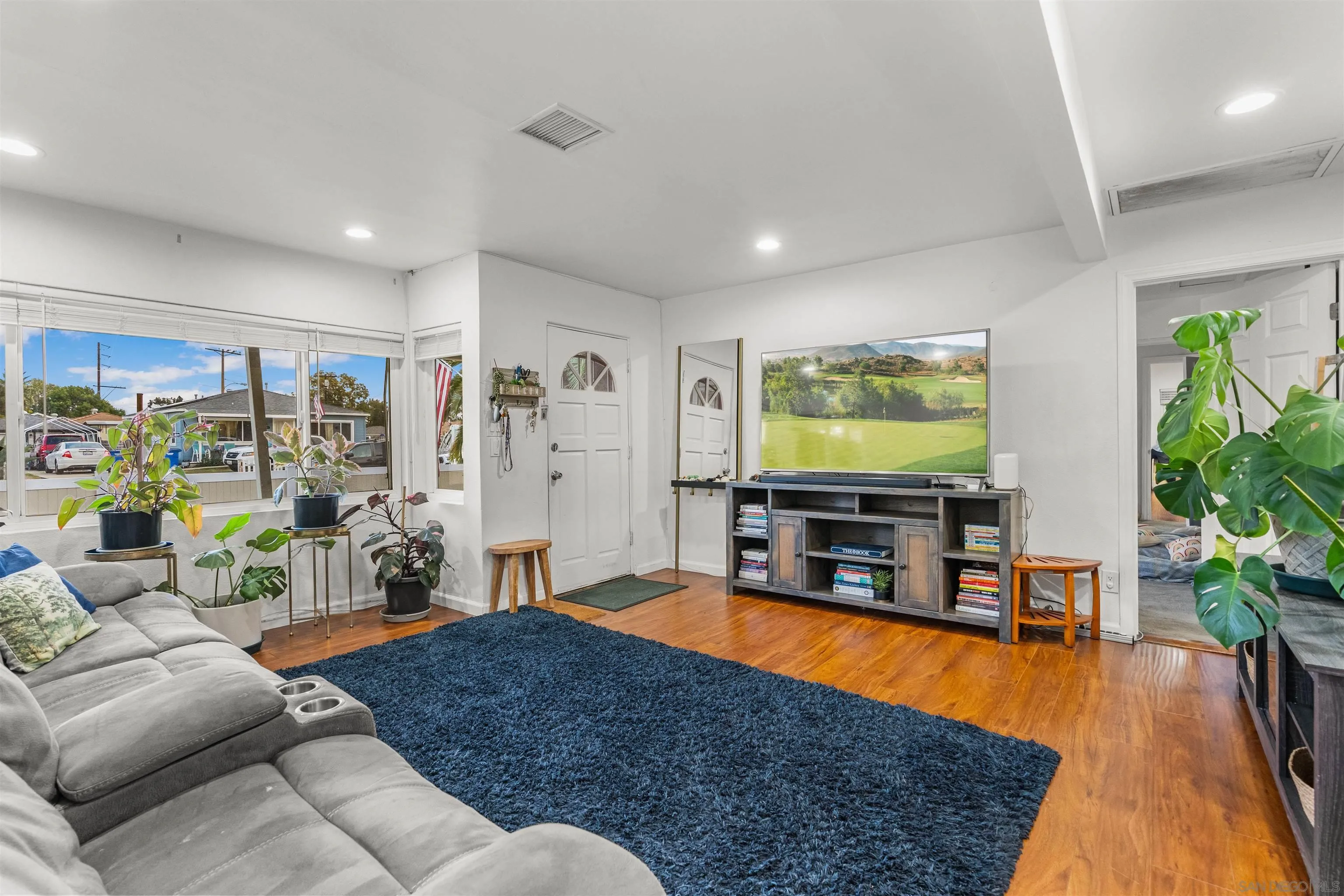 https://cdn.realtyfeed.com/cdn/127/260003562/3533fd03ec4044885b522cd206c64747.webp