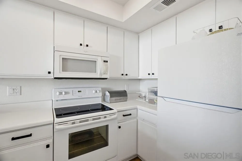 Photo #11: 260003563 Listing: Photo #11