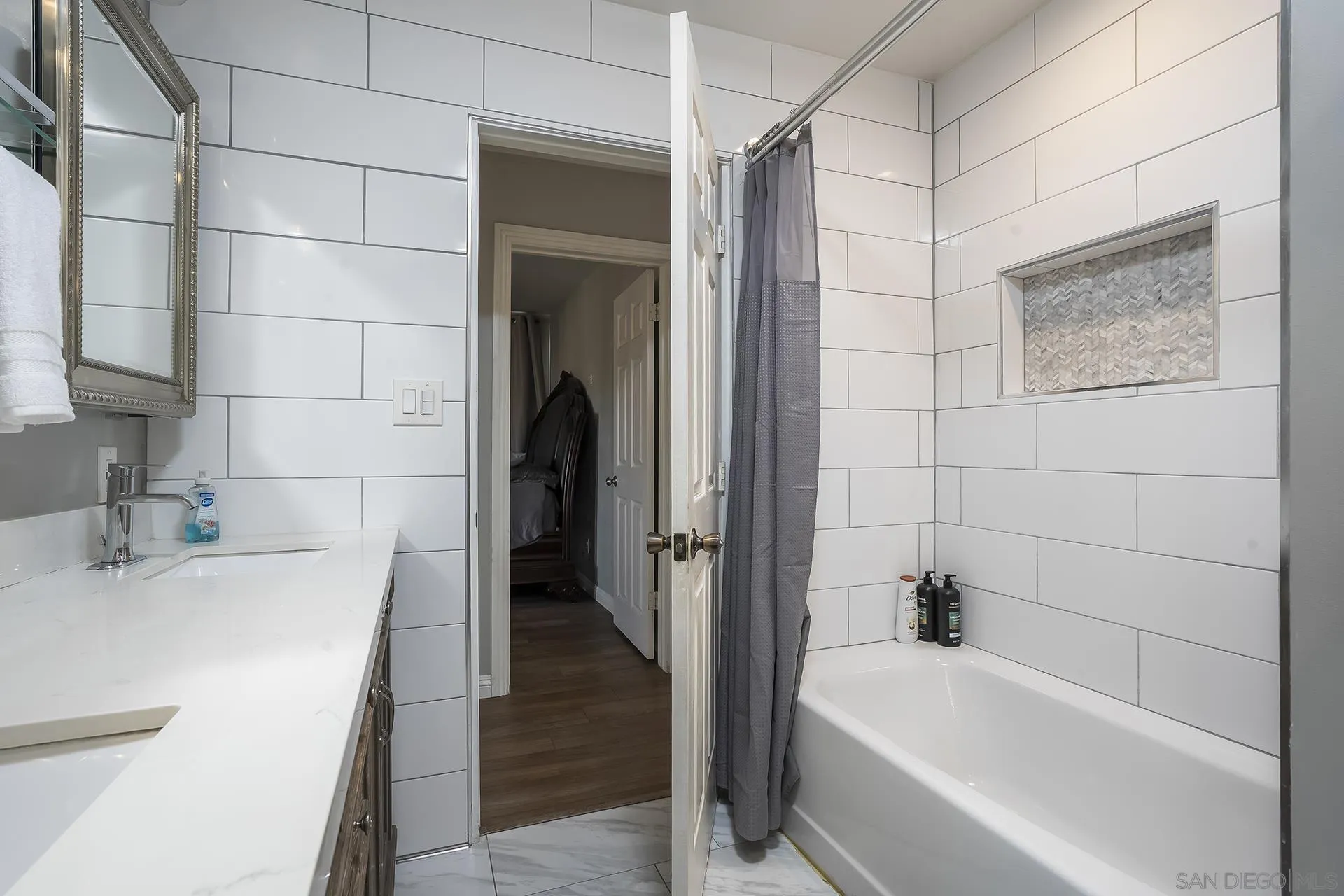 https://cdn.realtyfeed.com/cdn/127/260003568/9f76bb1a8e94a188fa6b43866c5ce621.webp