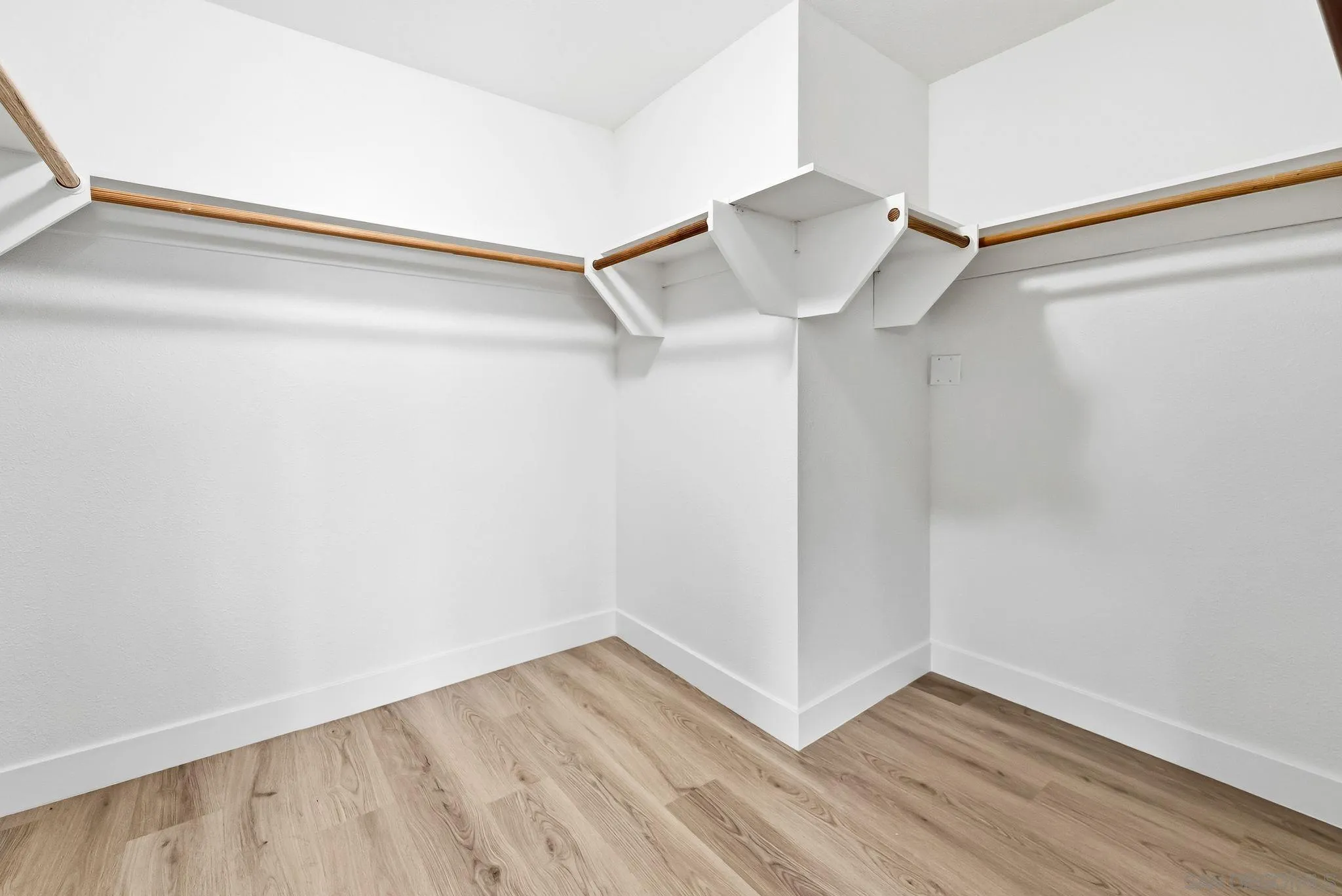 https://cdn.realtyfeed.com/cdn/127/260003569/b3fdfa8328ab0cec69ac8c4809c0af66.webp