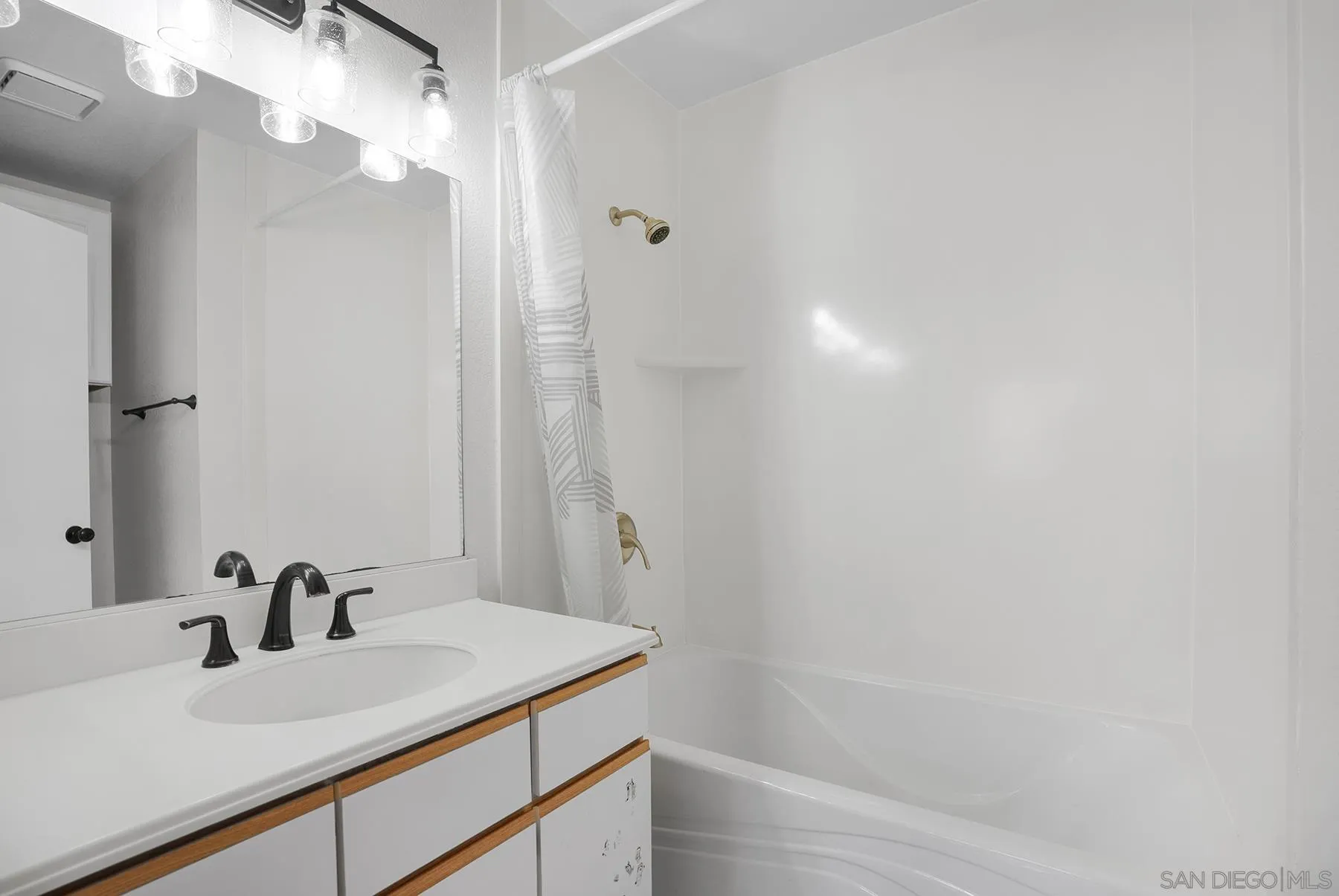 https://cdn.realtyfeed.com/cdn/127/260003578/c8ff7989e236245a9343c745c498f743.webp
