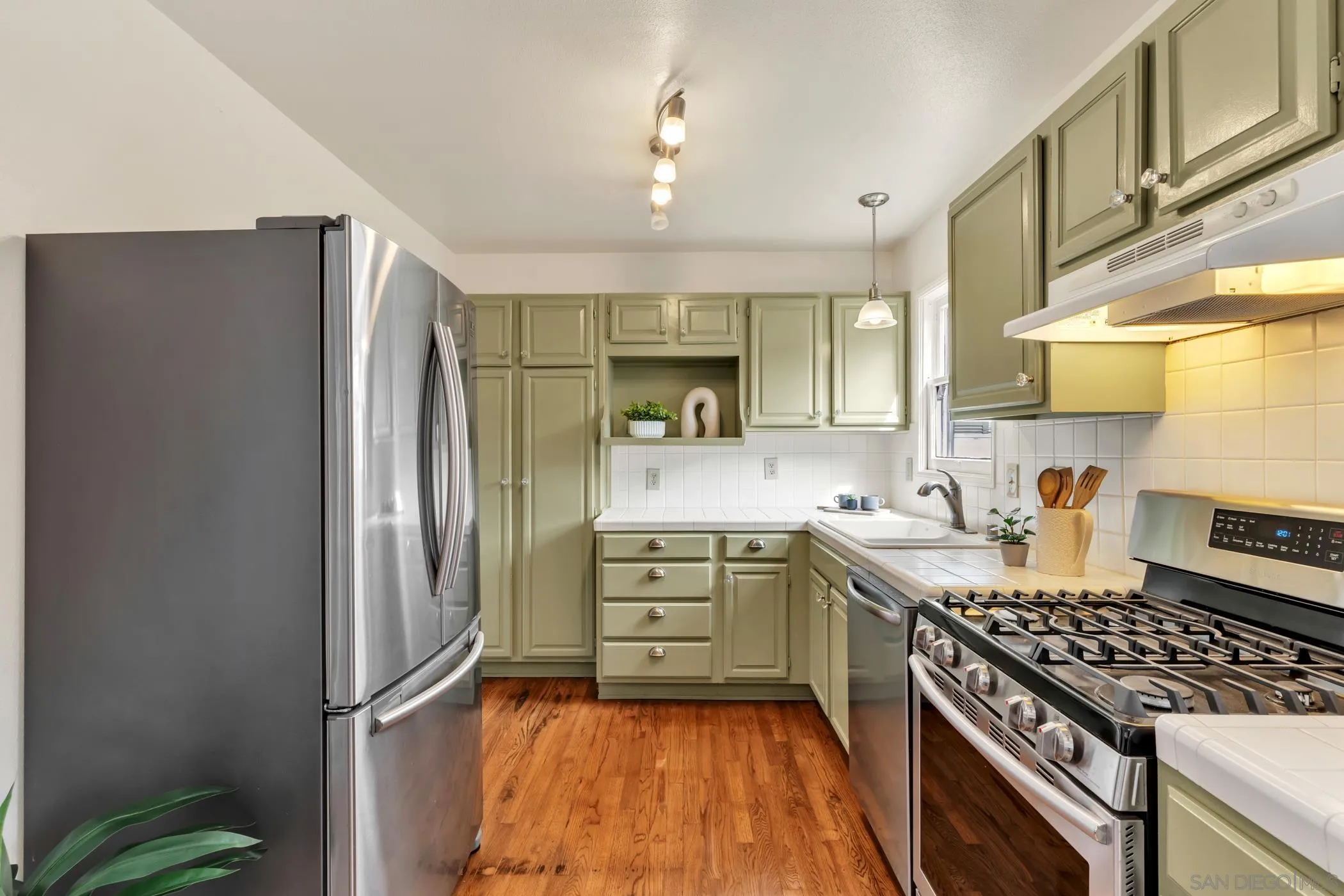 https://cdn.realtyfeed.com/cdn/127/260003579/ae6860b825e5143ea15322002e1c2a59.webp