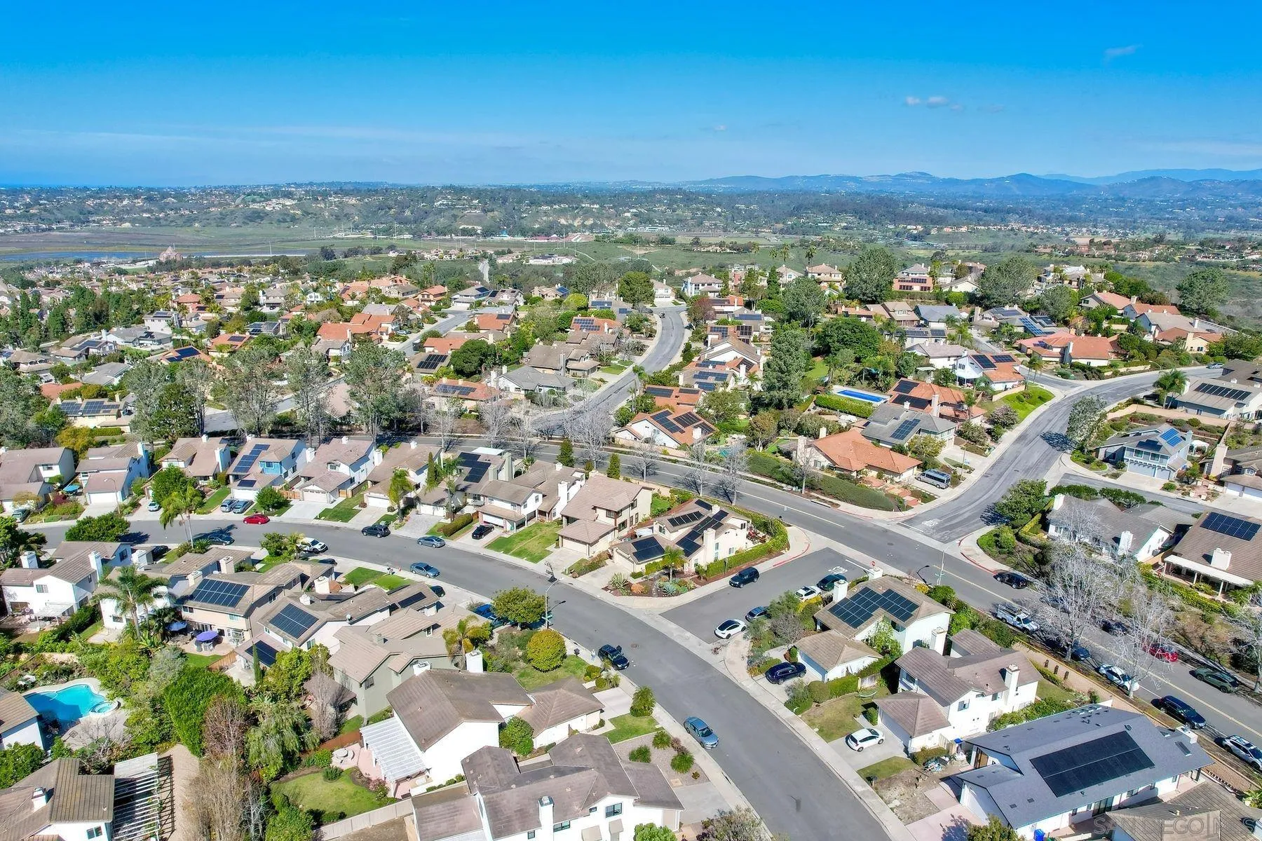 https://cdn.realtyfeed.com/cdn/127/260003582/13f1e7132ece5004eaab1153cf105be2.webp
